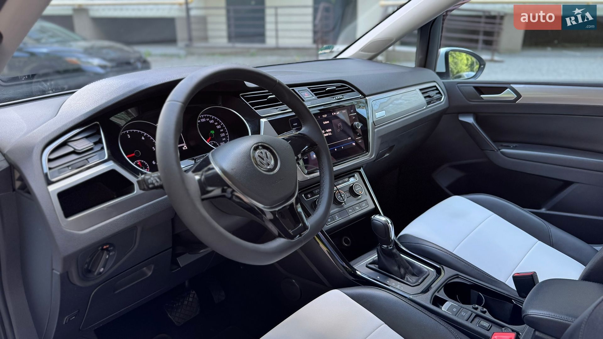 Volkswagen Touran 2019 VIN WVGZZZ1TZLW011446 фото оголошення 24 з 35