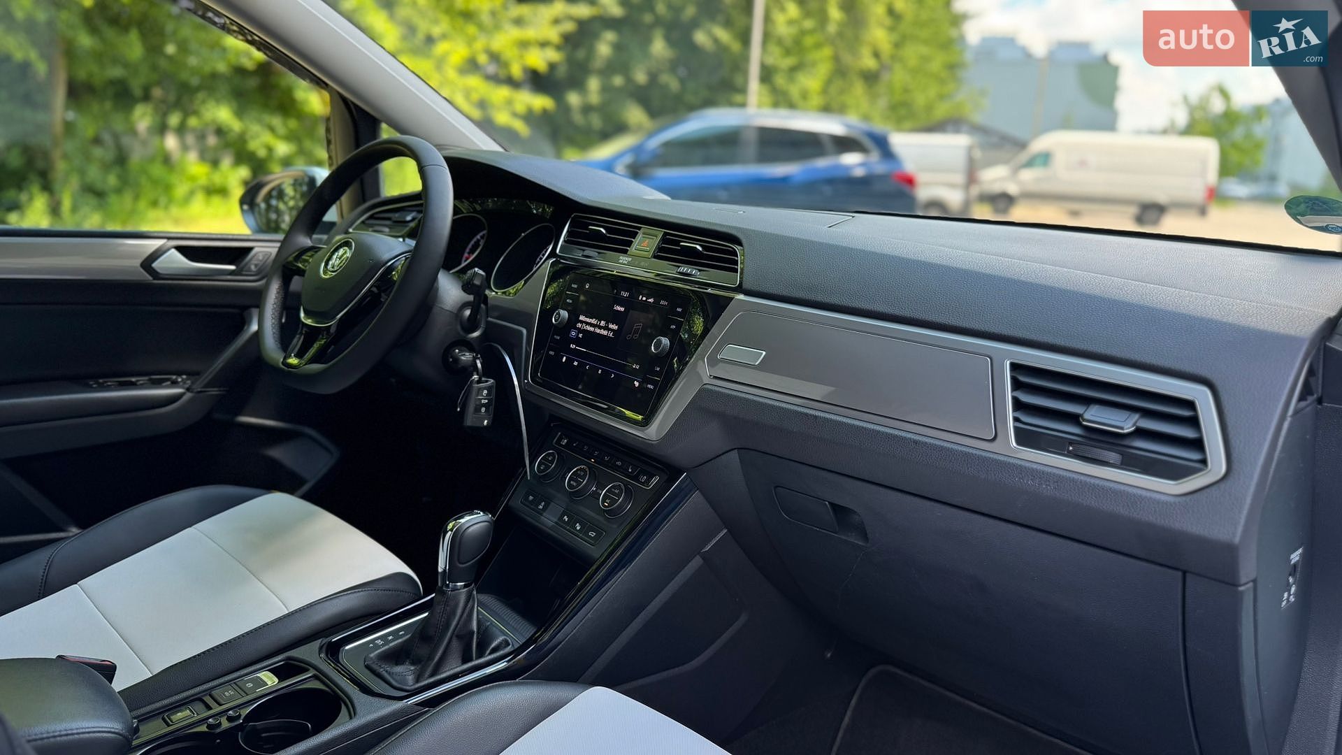 Volkswagen Touran 2019 VIN WVGZZZ1TZLW011446 фото оголошення 26 з 35