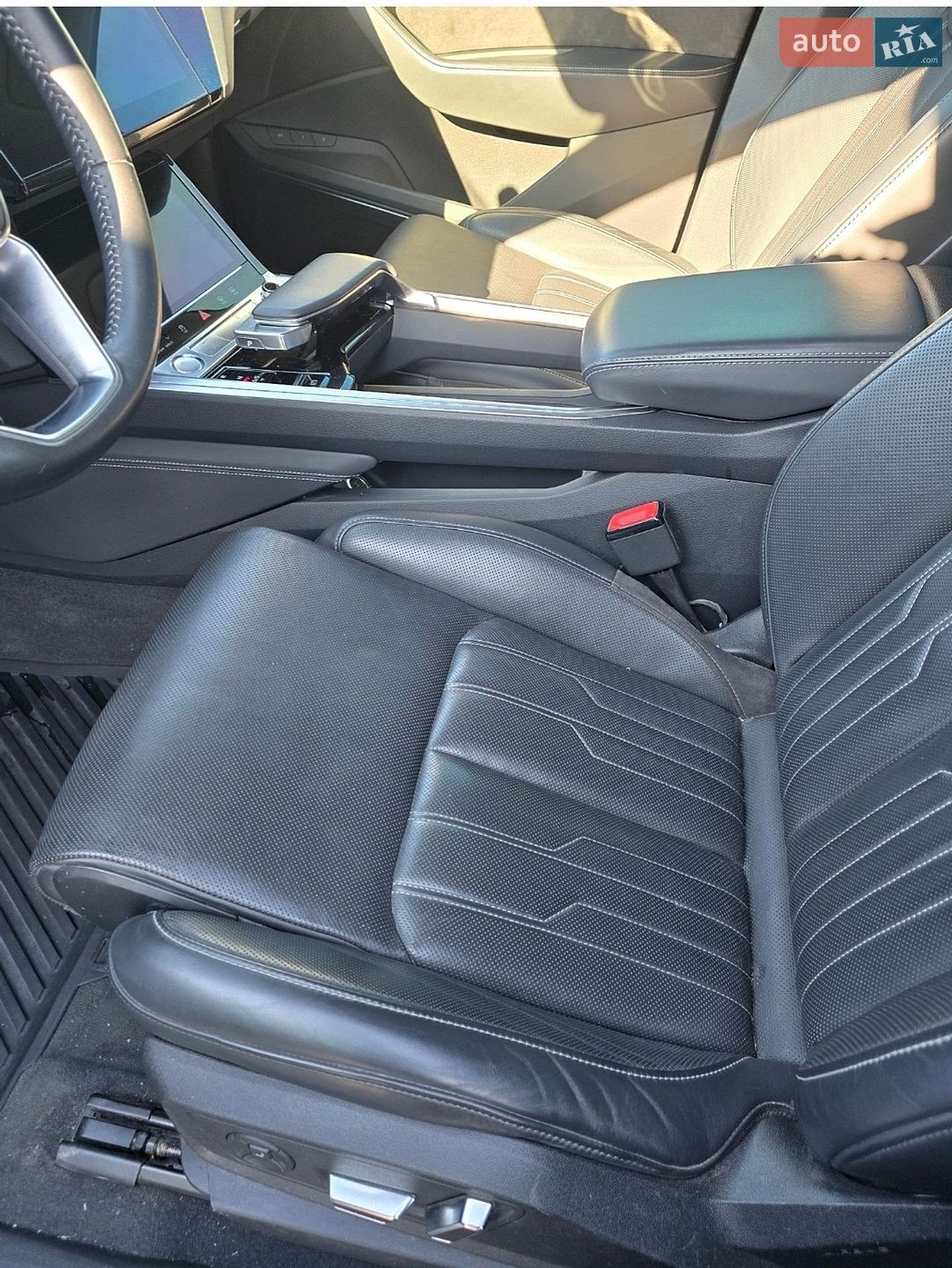 Audi e-tron 2019 VIN WA1VABGE7KB023213 фото оголошення 22 з 47