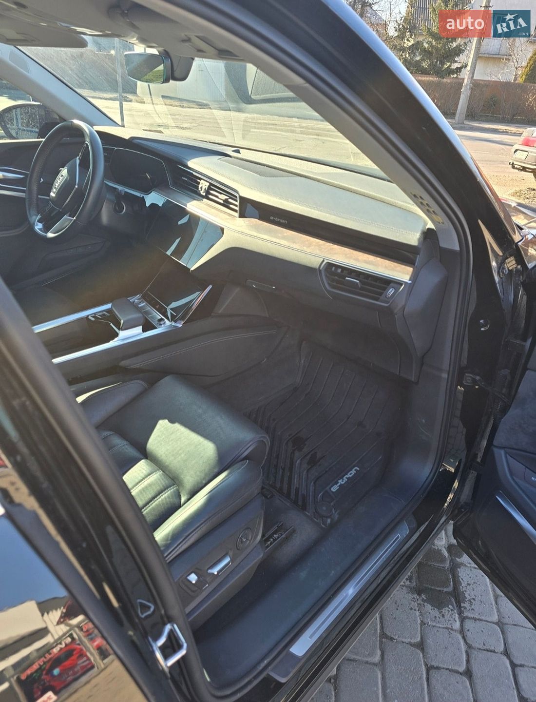 Audi e-tron 2019 VIN WA1VABGE7KB023213 фото оголошення 24 з 47