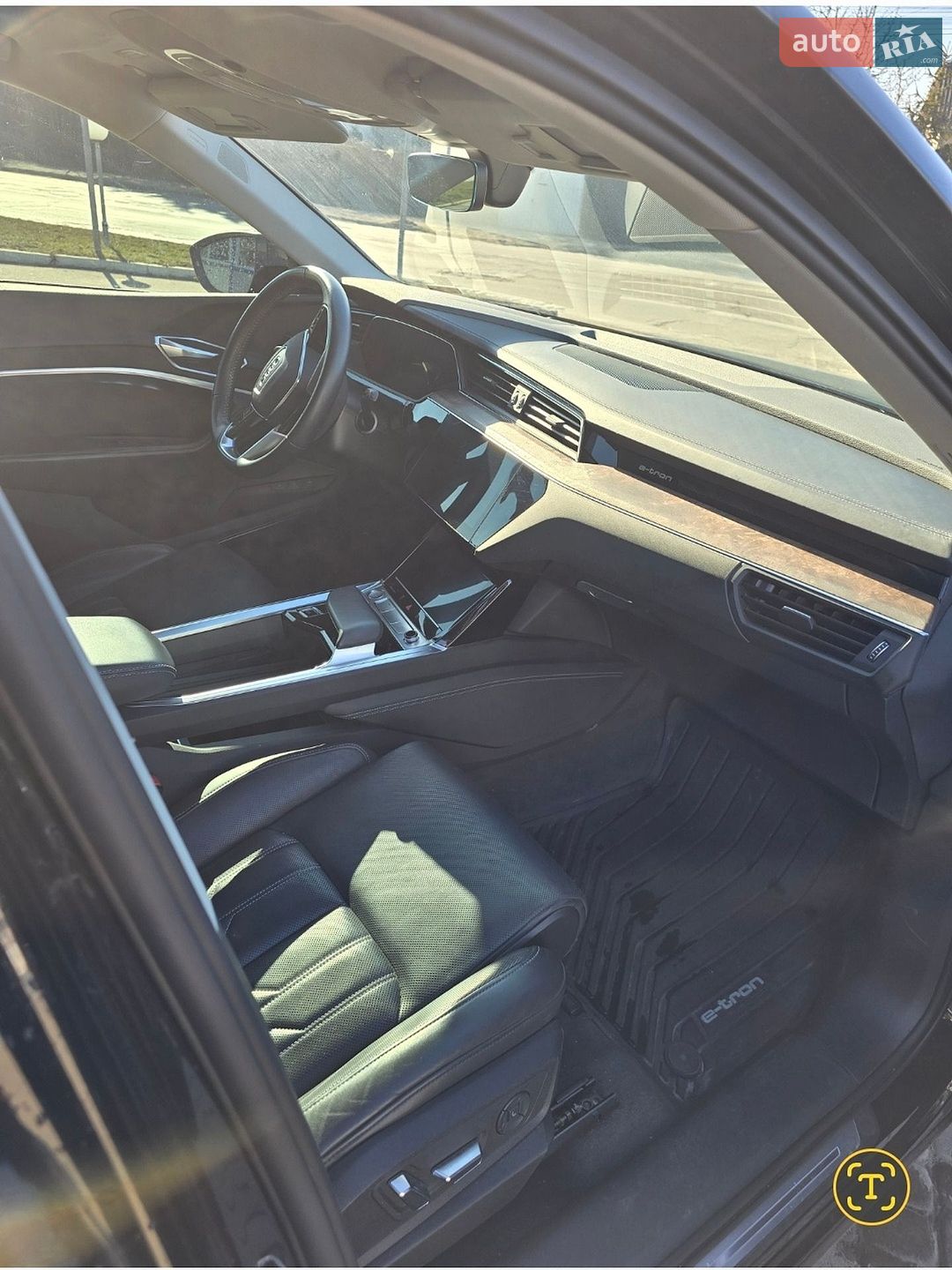 Audi e-tron 2019 VIN WA1VABGE7KB023213 фото оголошення 25 з 47
