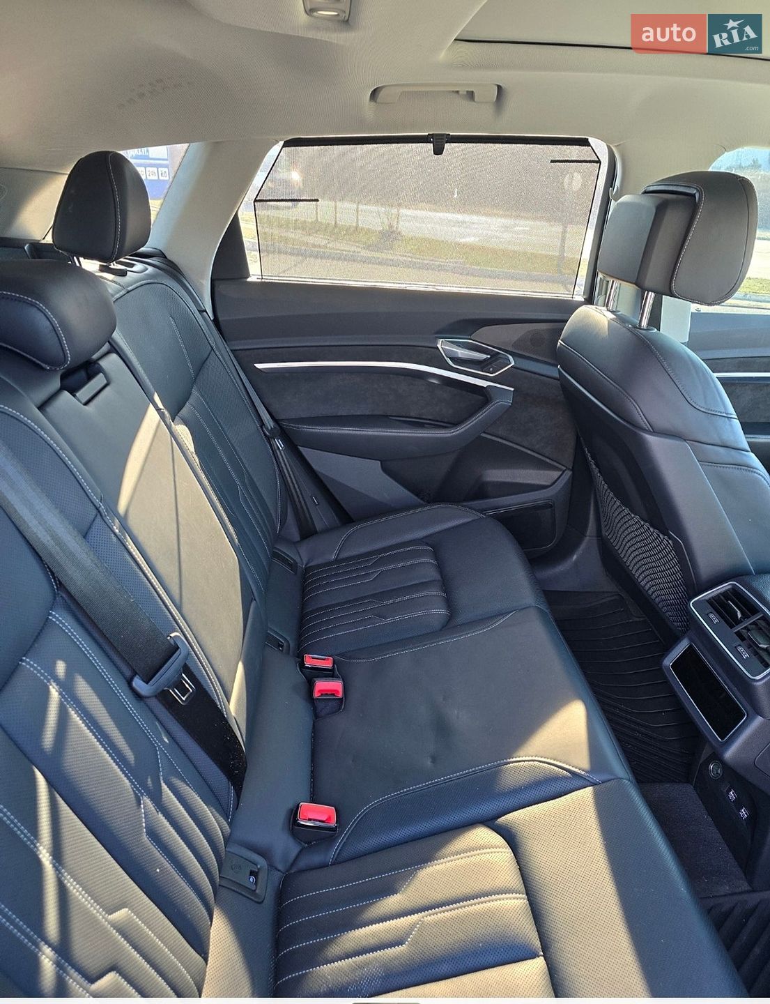 Audi e-tron 2019 VIN WA1VABGE7KB023213 фото оголошення 27 з 47