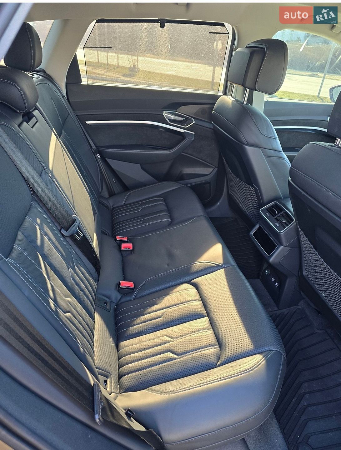 Audi e-tron 2019 VIN WA1VABGE7KB023213 фото оголошення 28 з 47