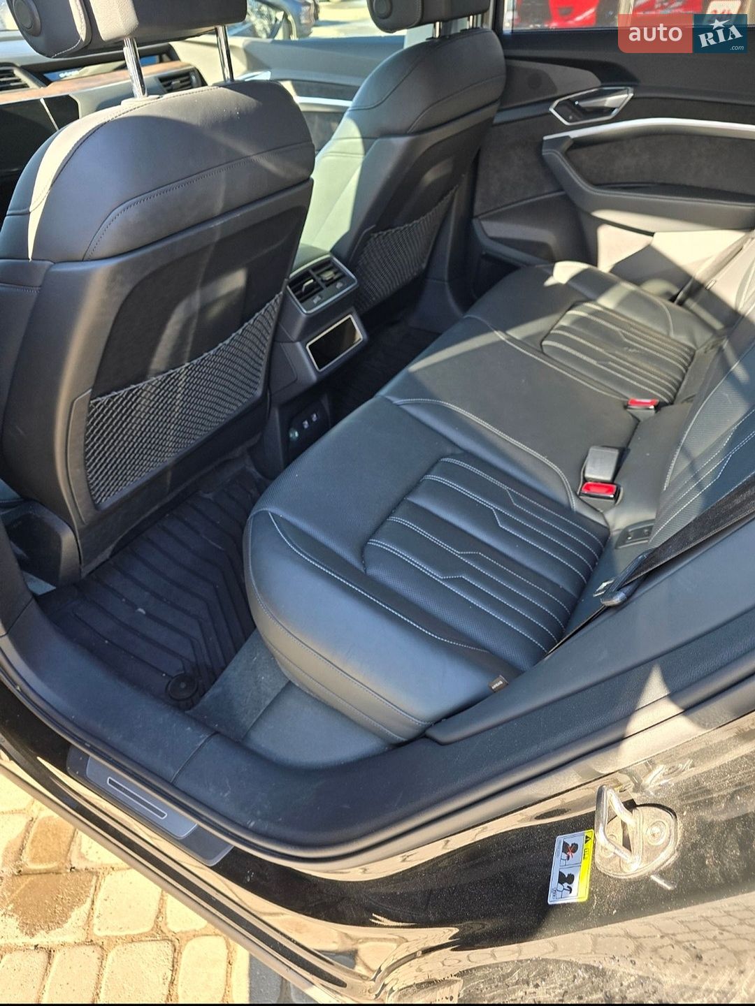 Audi e-tron 2019 VIN WA1VABGE7KB023213 фото оголошення 30 з 47