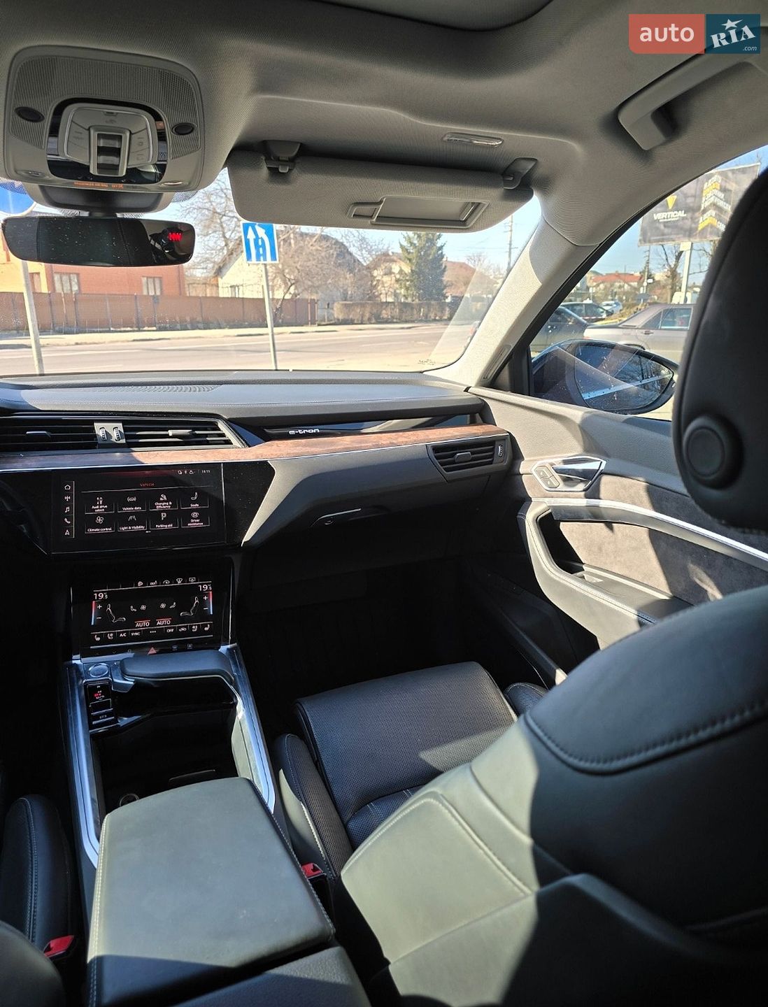 Audi e-tron 2019 VIN WA1VABGE7KB023213 фото оголошення 36 з 47