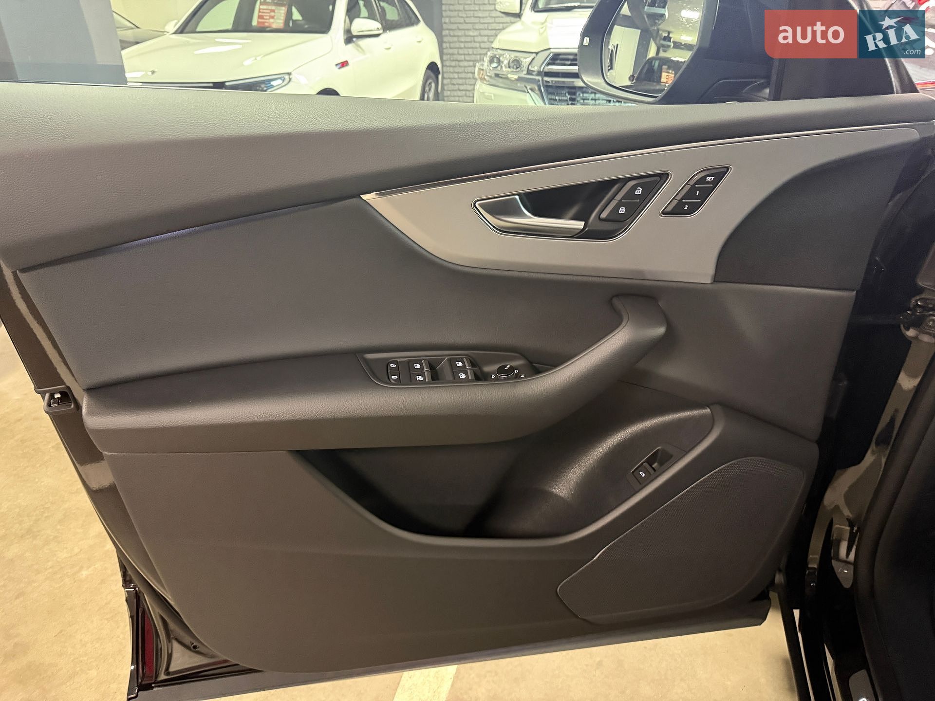 AUDI Q8 2025 VIN WAUZZZF17TD000220 фото оголошення 14 з 33