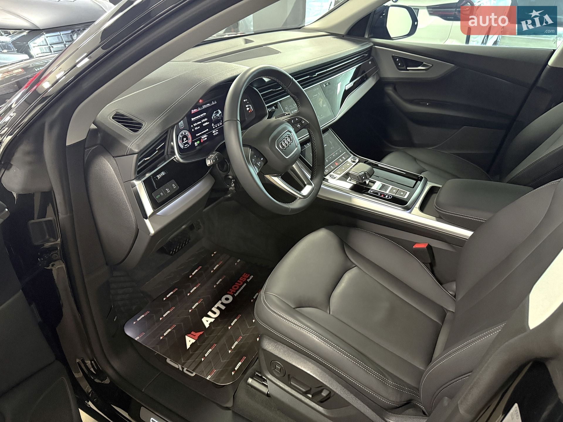 AUDI Q8 2025 VIN WAUZZZF17TD000220 фото оголошення 15 з 33