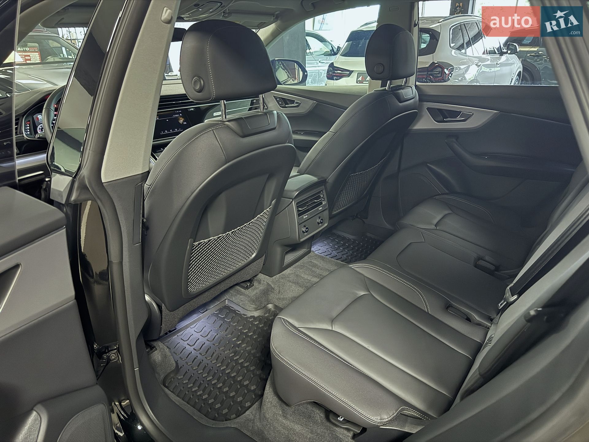 AUDI Q8 2025 VIN WAUZZZF17TD000220 фото оголошення 16 з 33