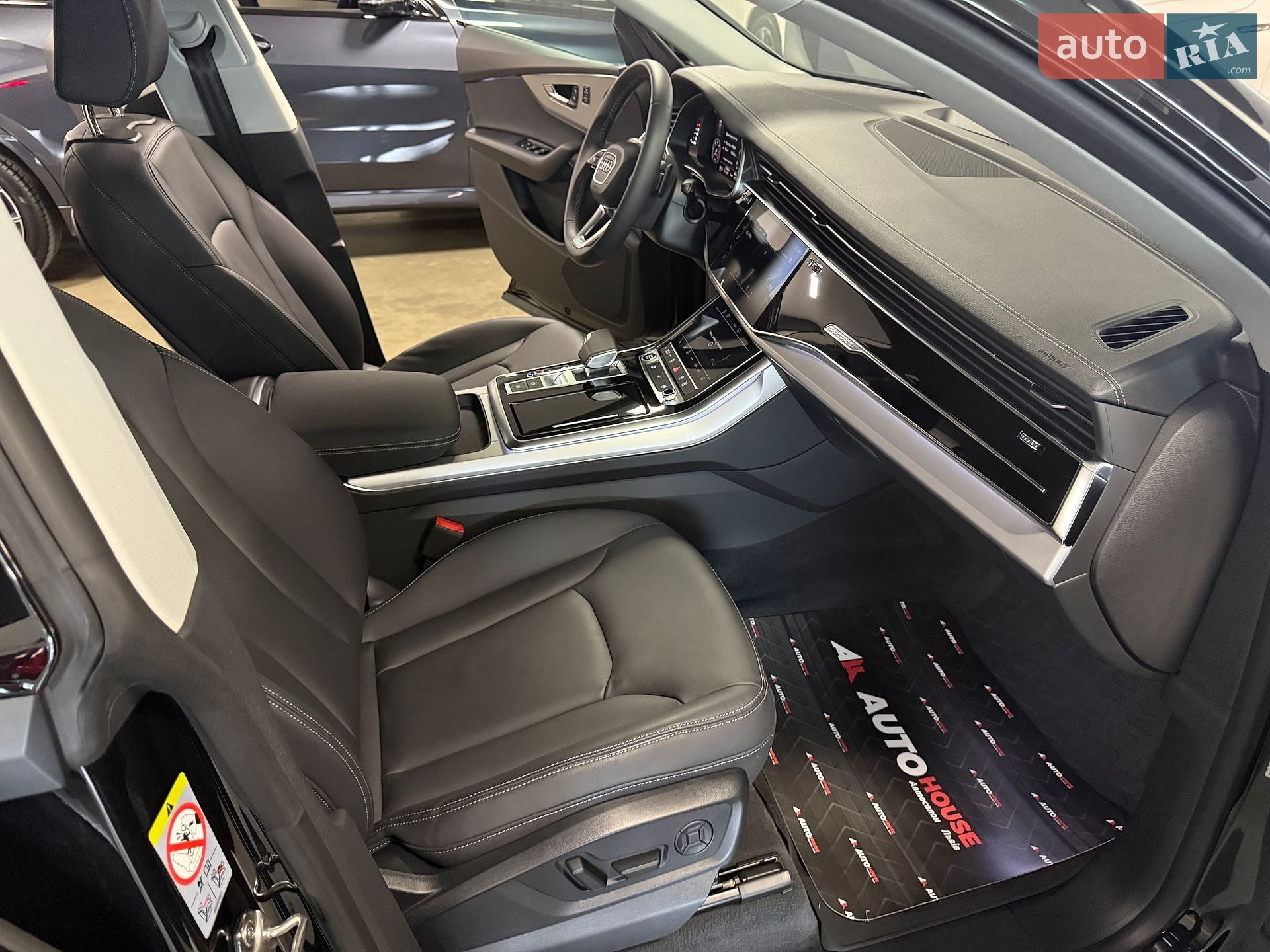 AUDI Q8 2025 VIN WAUZZZF17TD000220 фото оголошення 22 з 33