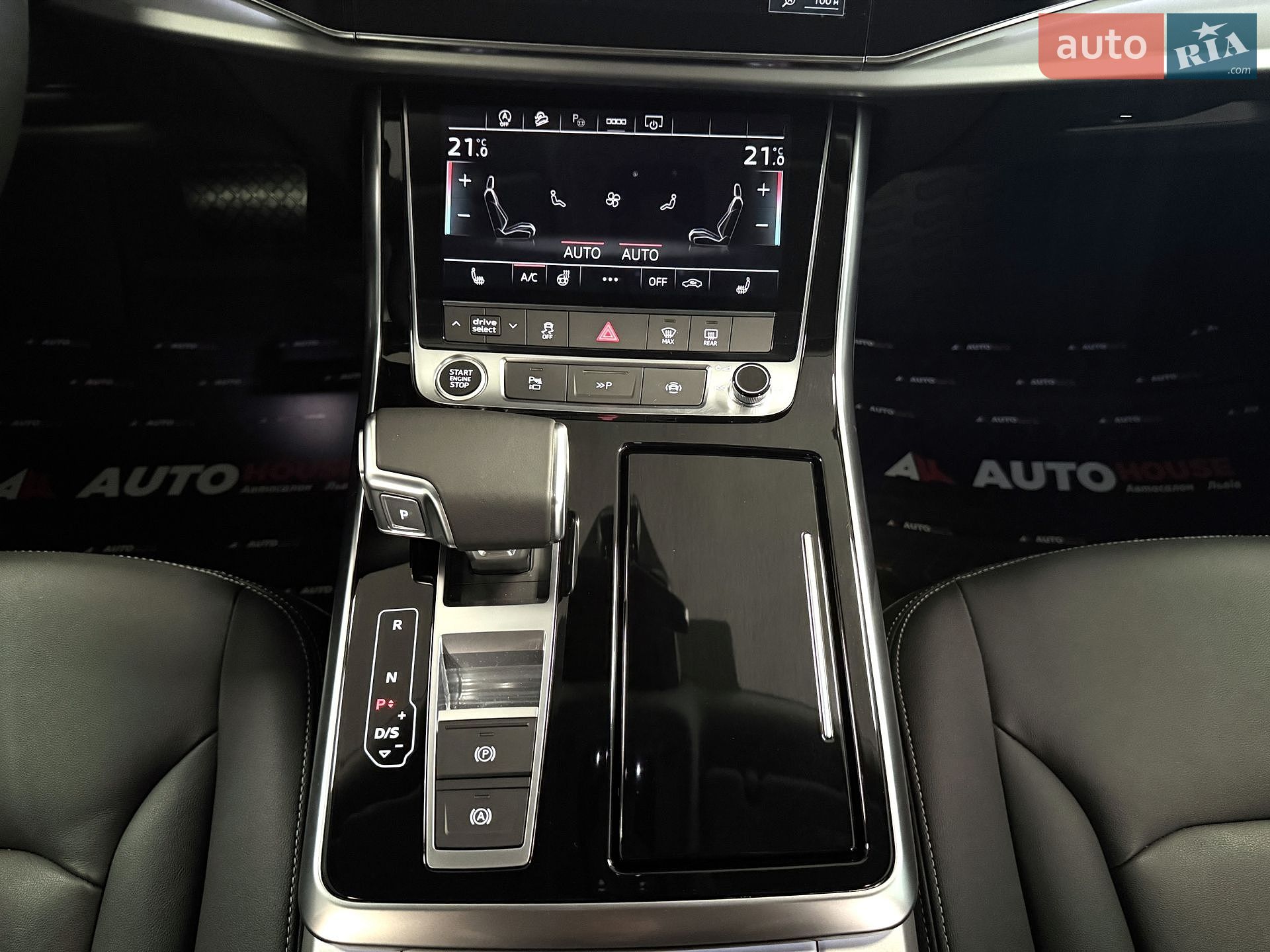 AUDI Q8 2025 VIN WAUZZZF17TD000220 фото оголошення 25 з 33