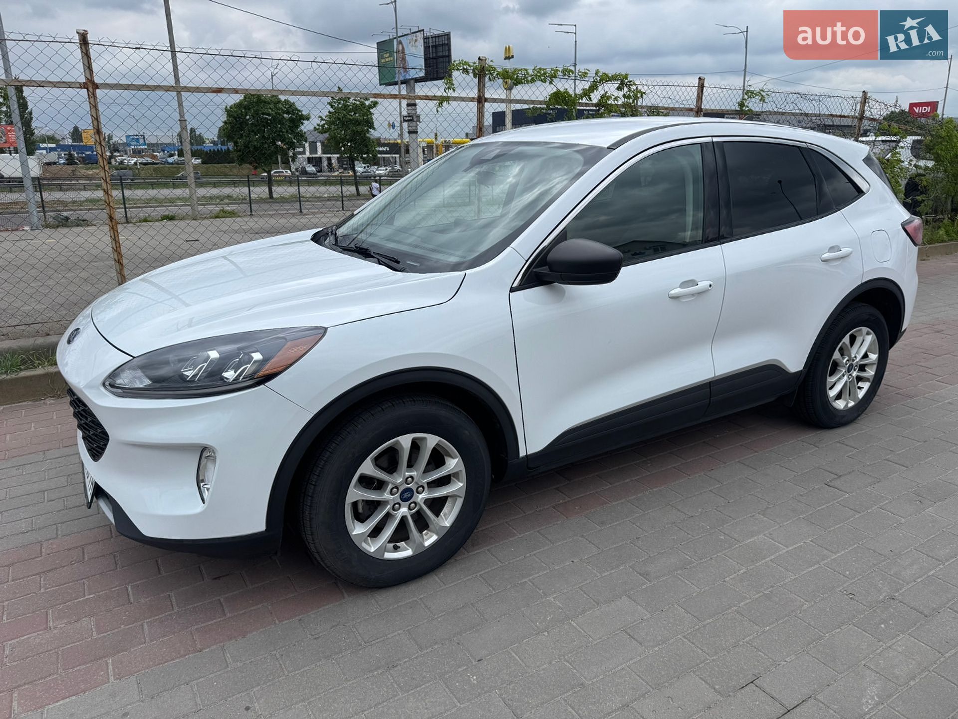 Ford Escape 2022 VIN 1FMCU9G62NUB16392 фото оголошення 10 з 28
