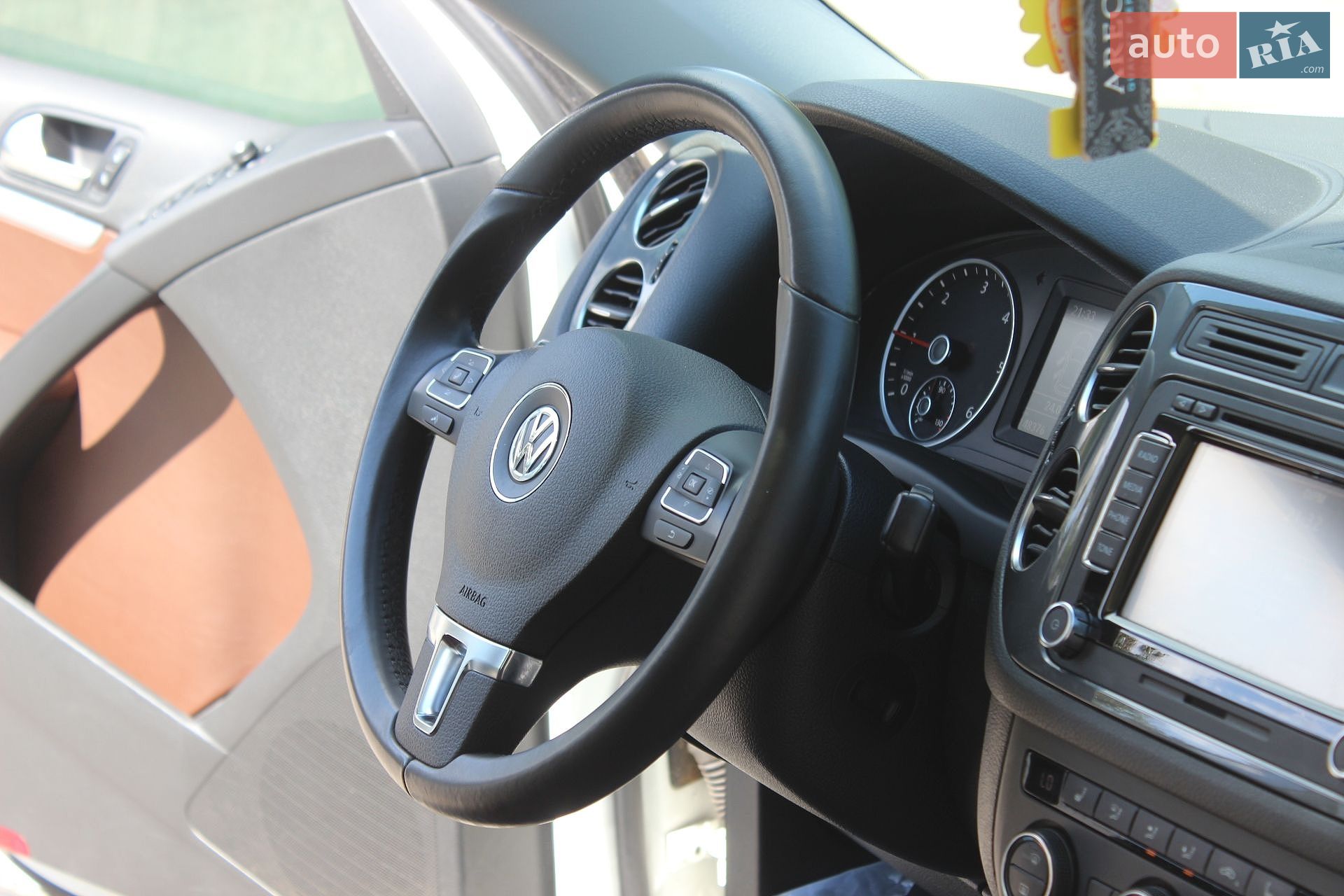 Volkswagen Tiguan 2015 VIN WVGZZZ5NZGW037374 фото оголошення 41 з 58