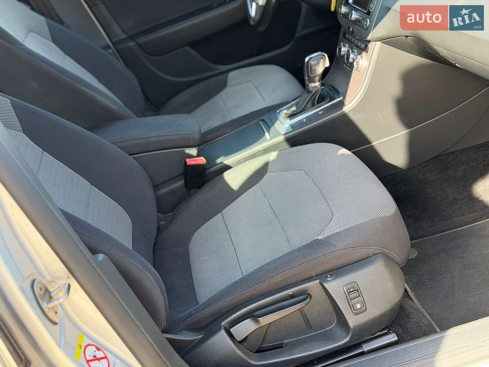 Volkswagen Passat 2012 VIN WVWZZZ3CZDE036680 фото оголошення 31 з 58