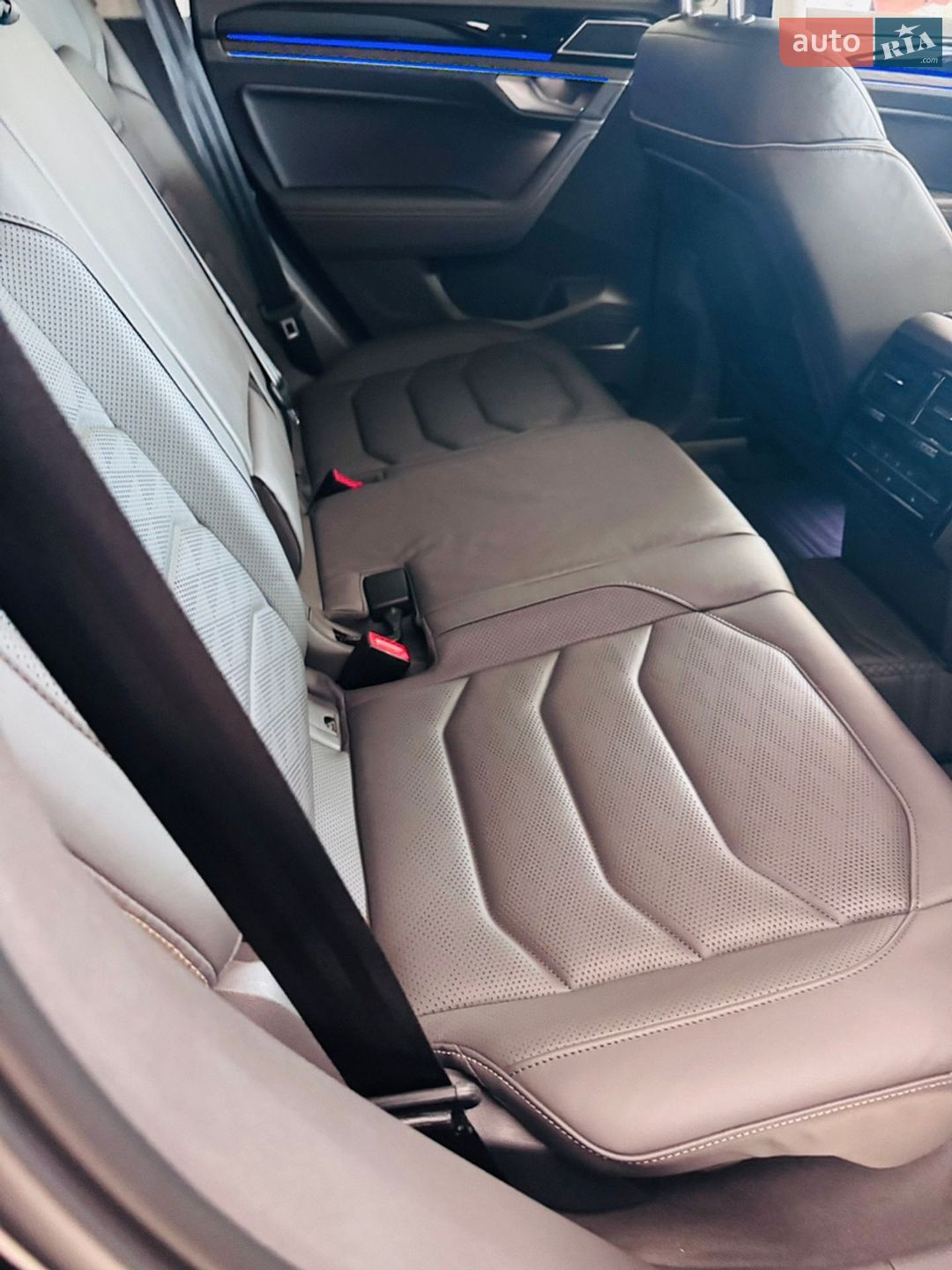 Volkswagen Touareg 2023 VIN WVGZZZCR5PD028256 фото оголошення 18 з 21