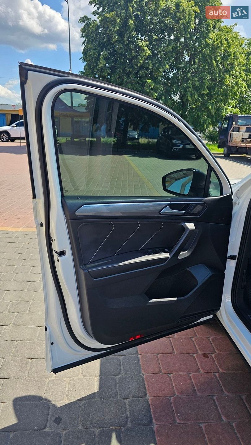 Volkswagen Tiguan Allspace 2022 VIN 3VVCB7AX5PM001665 фото оголошення 2 з 23