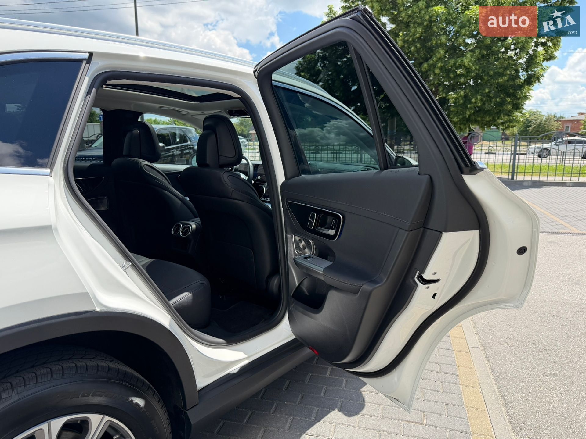 Mercedes-Benz GLC-Class 2024 VIN W1NKM4HB7RF193874 фото оголошення 30 з 39