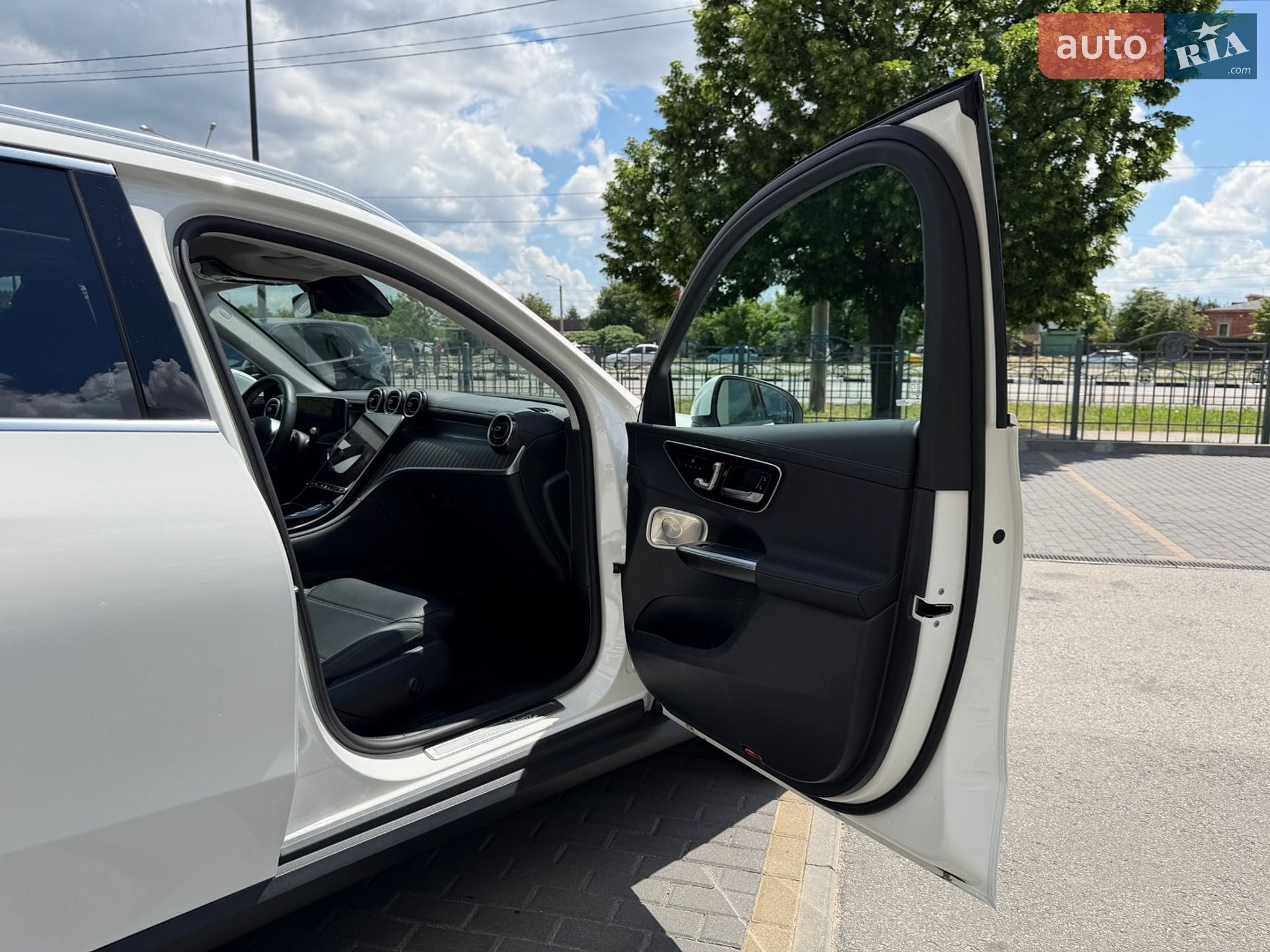 Mercedes-Benz GLC-Class 2024 VIN W1NKM4HB7RF193874 фото оголошення 33 з 39