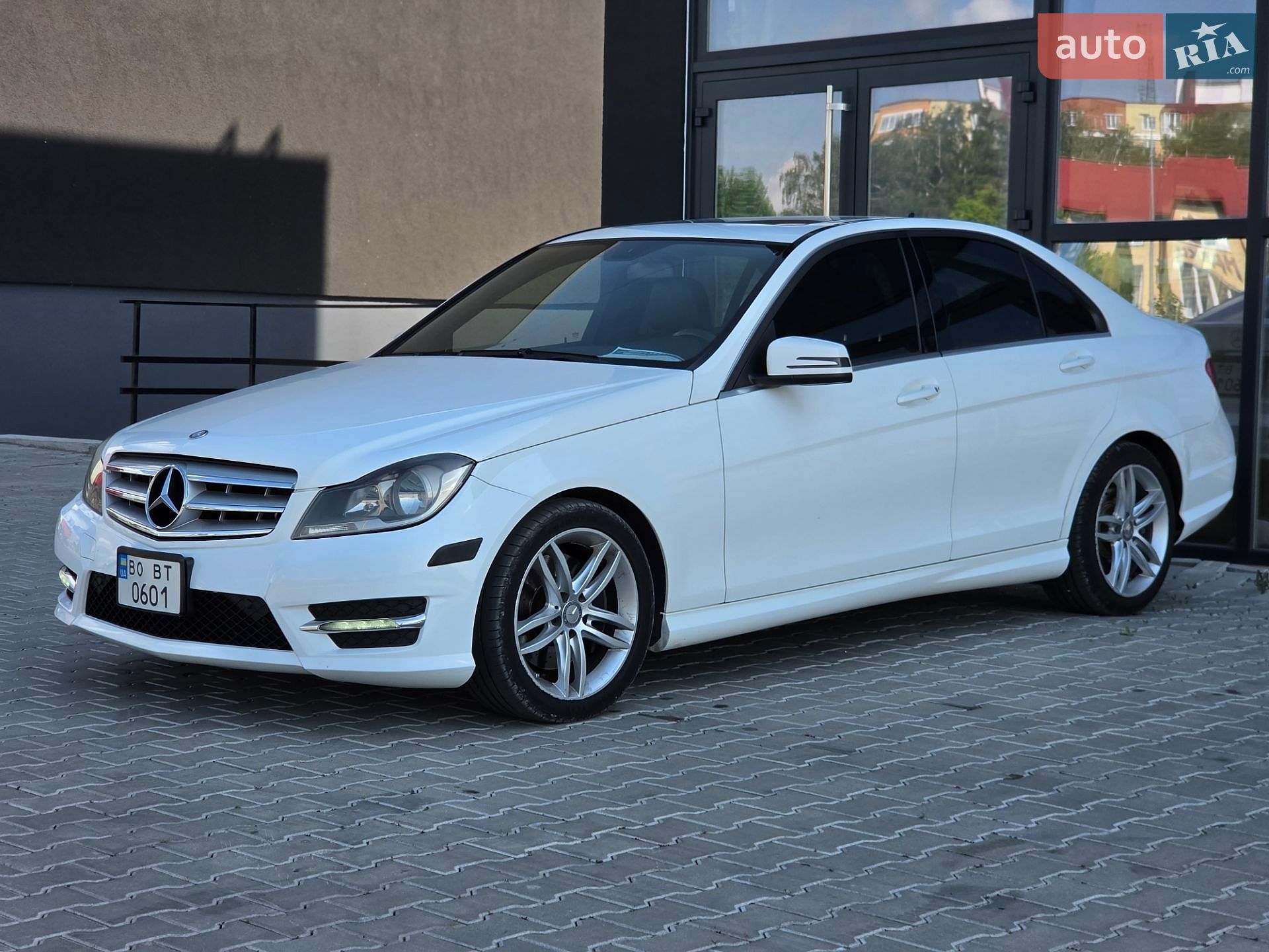 Mercedes-Benz C-Class 2012 VIN WDDGF8AB0DR263849 фото оголошення 10 з 46