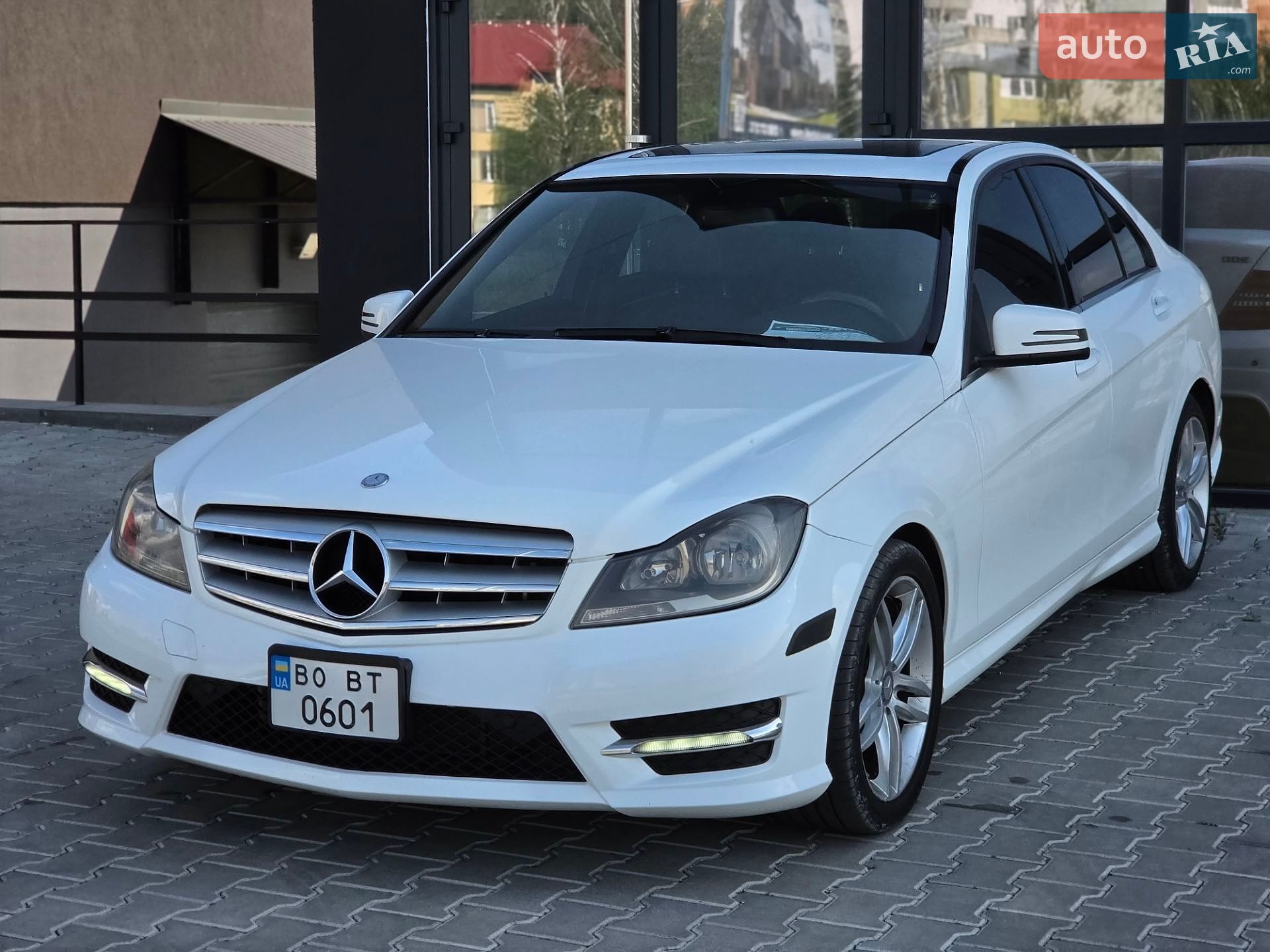 Mercedes-Benz C-Class 2012 VIN WDDGF8AB0DR263849 фото оголошення 2 з 46