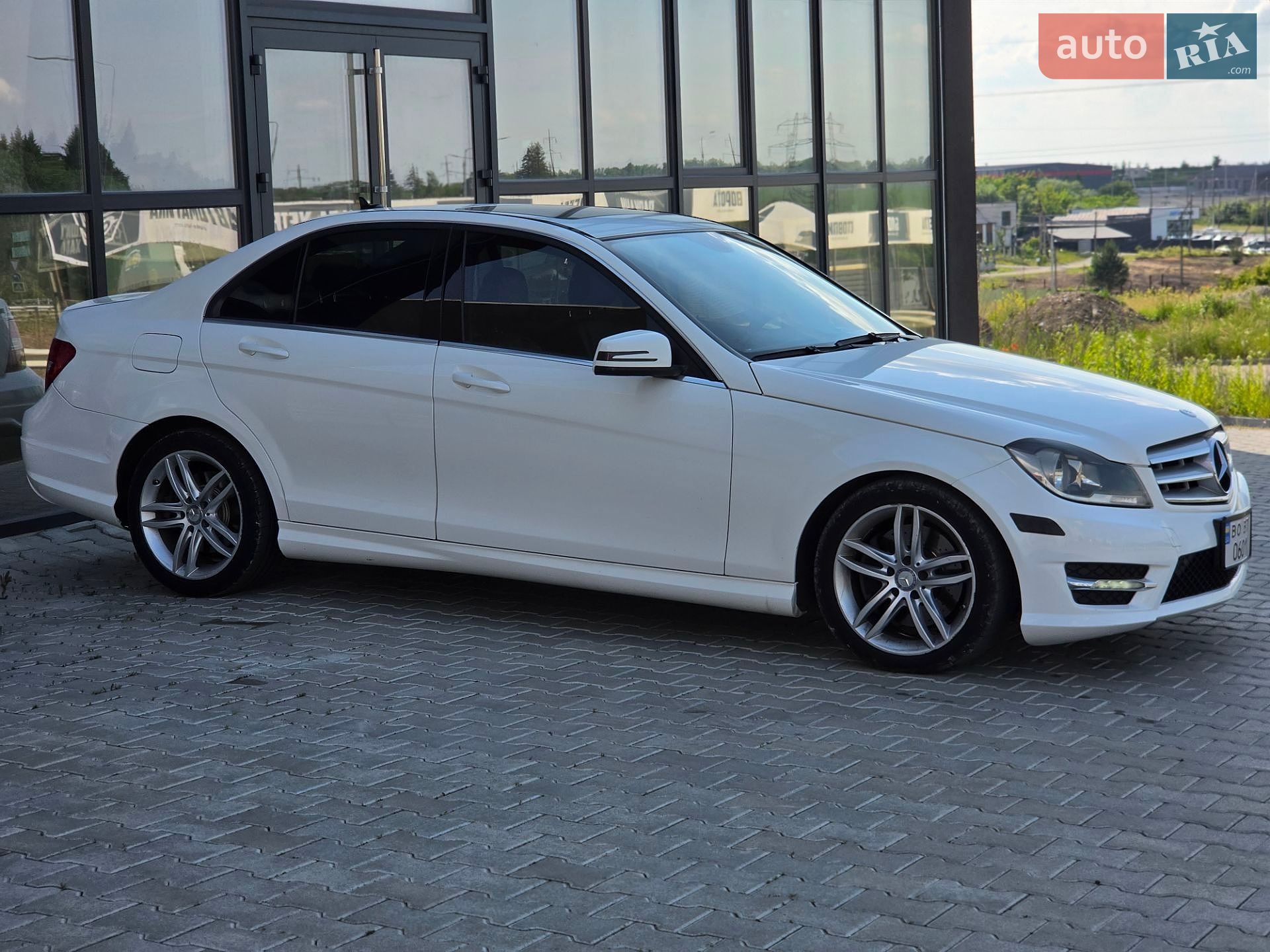 Mercedes-Benz C-Class 2012 VIN WDDGF8AB0DR263849 фото оголошення 6 з 46