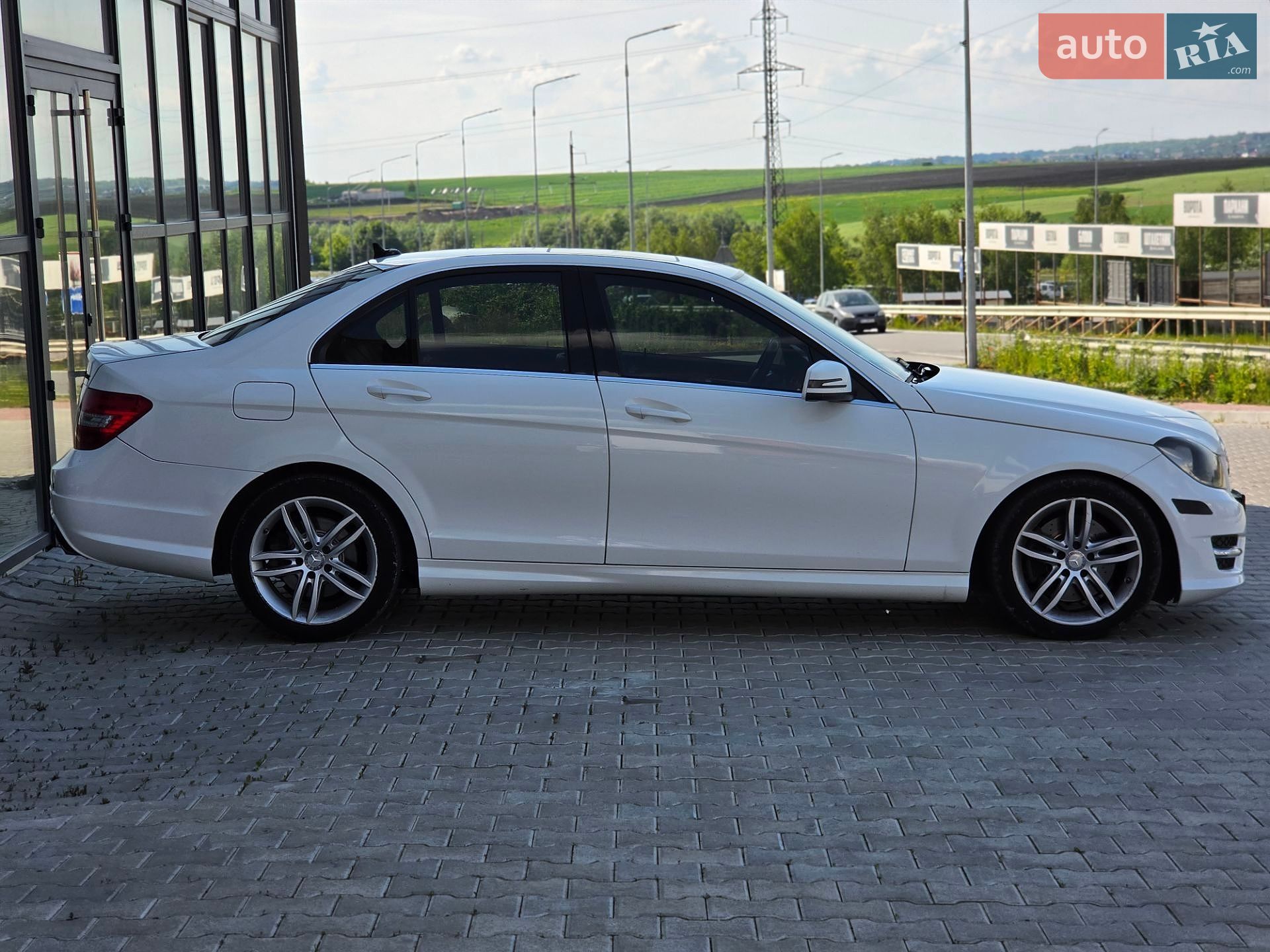 Mercedes-Benz C-Class 2012 VIN WDDGF8AB0DR263849 фото оголошення 7 з 46