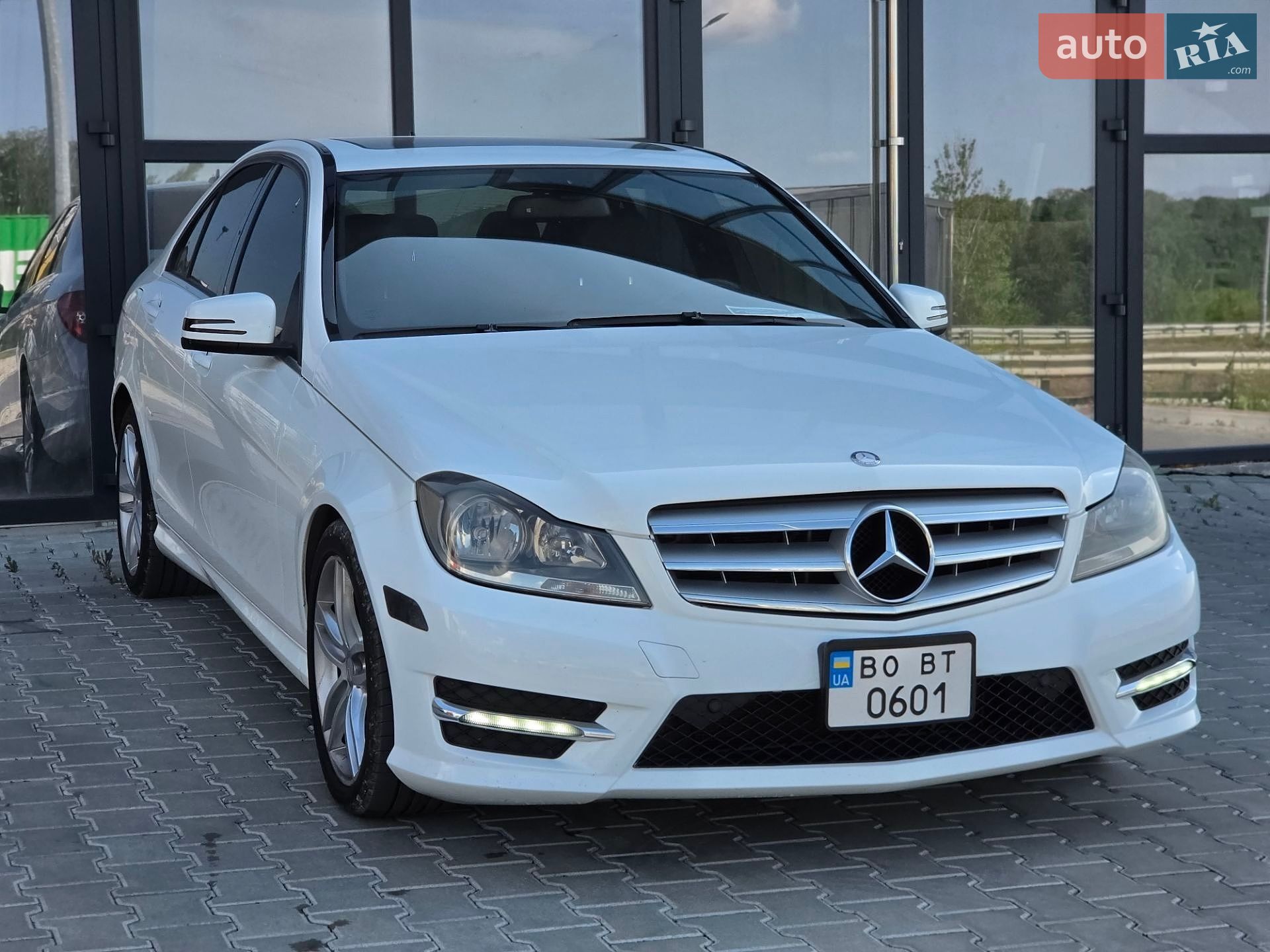Mercedes-Benz C-Class 2012 VIN WDDGF8AB0DR263849 фото оголошення 4 з 46