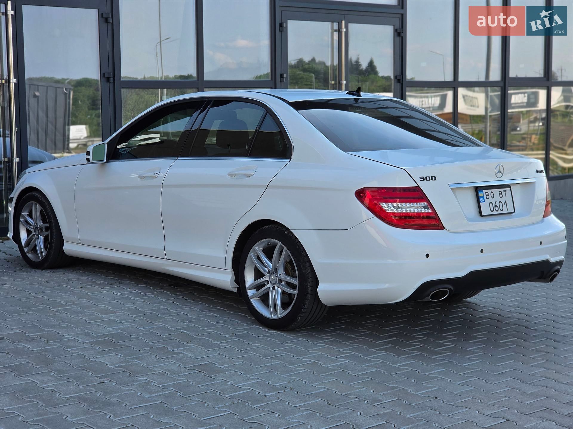 Mercedes-Benz C-Class 2012 VIN WDDGF8AB0DR263849 фото оголошення 16 з 46