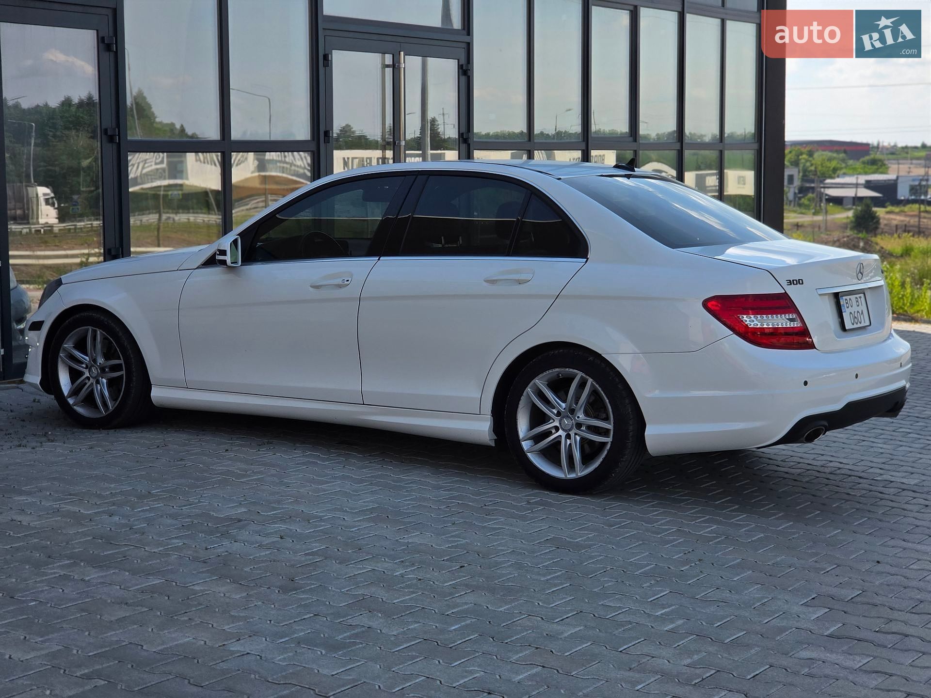 Mercedes-Benz C-Class 2012 VIN WDDGF8AB0DR263849 фото оголошення 19 з 46