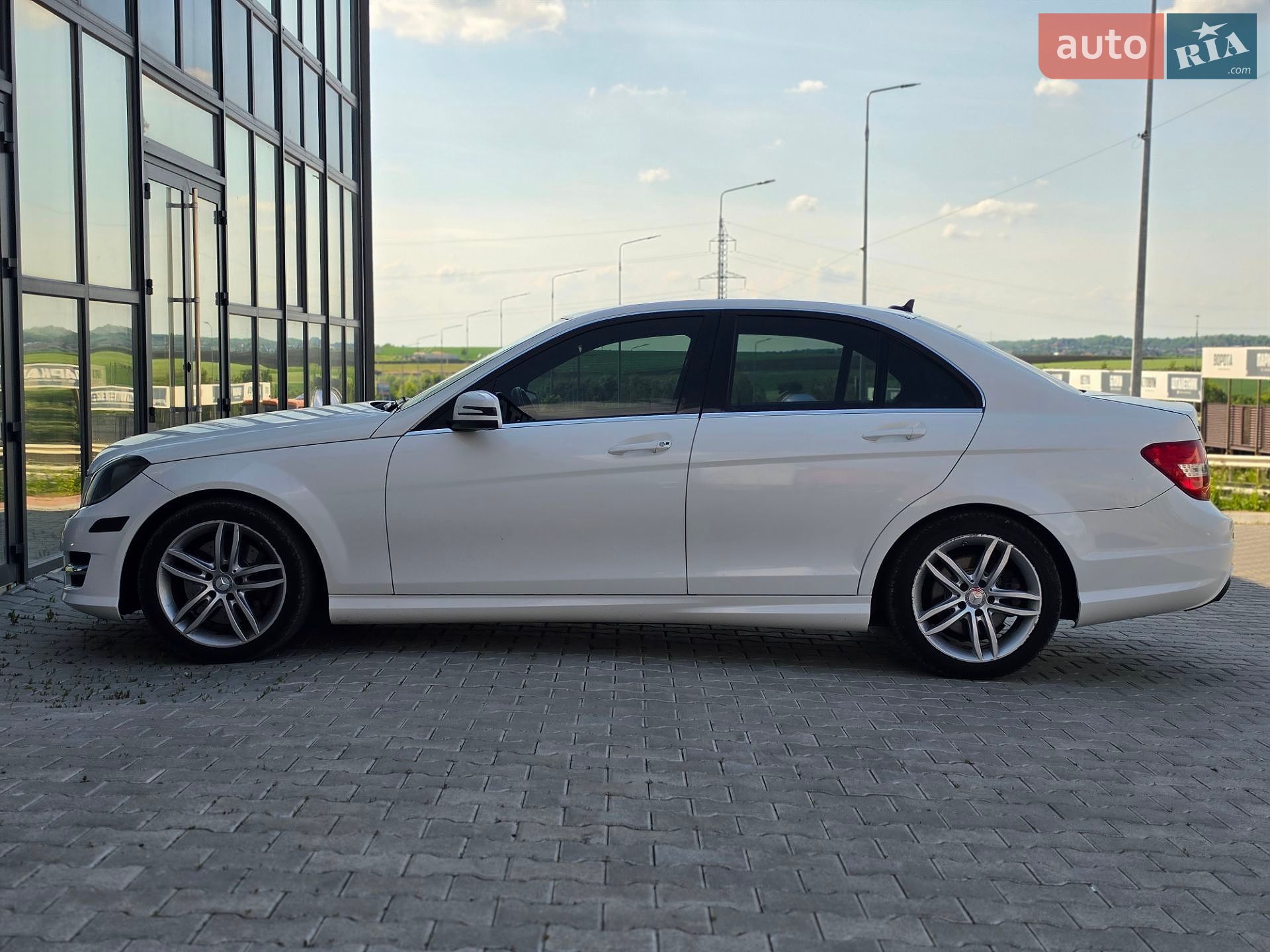 Mercedes-Benz C-Class 2012 VIN WDDGF8AB0DR263849 фото оголошення 20 з 46