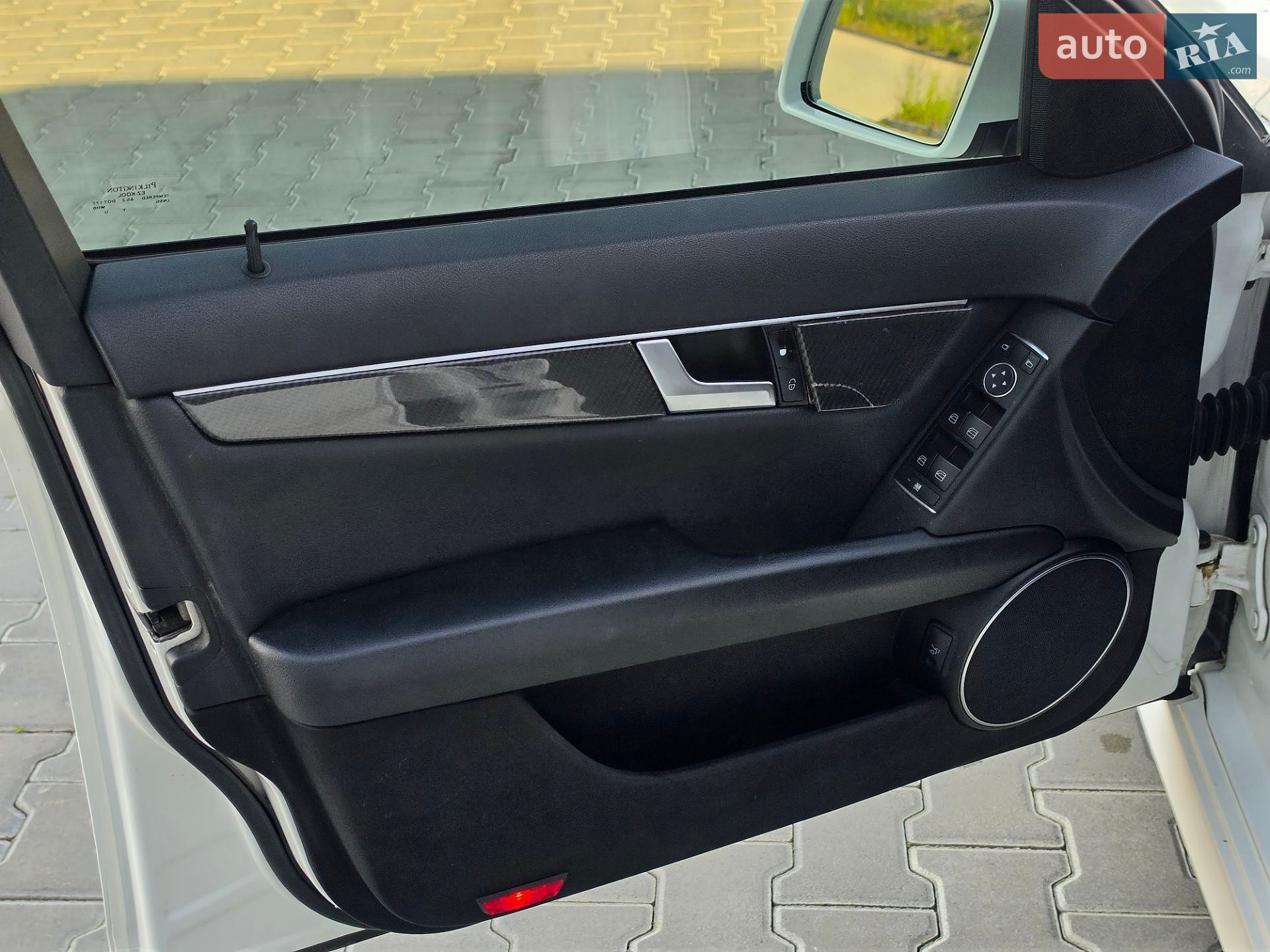 Mercedes-Benz C-Class 2012 VIN WDDGF8AB0DR263849 фото оголошення 21 з 46