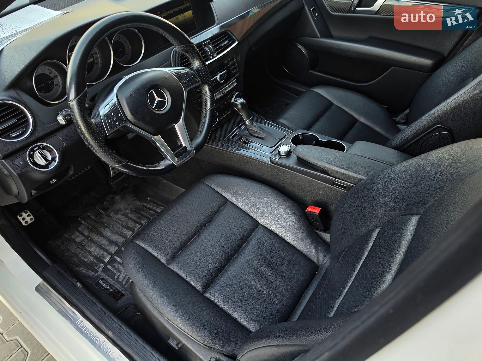 Mercedes-Benz C-Class 2012 VIN WDDGF8AB0DR263849 фото оголошення 22 з 46