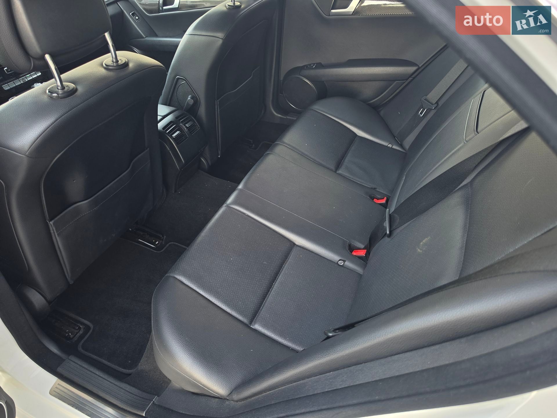 Mercedes-Benz C-Class 2012 VIN WDDGF8AB0DR263849 фото оголошення 24 з 46