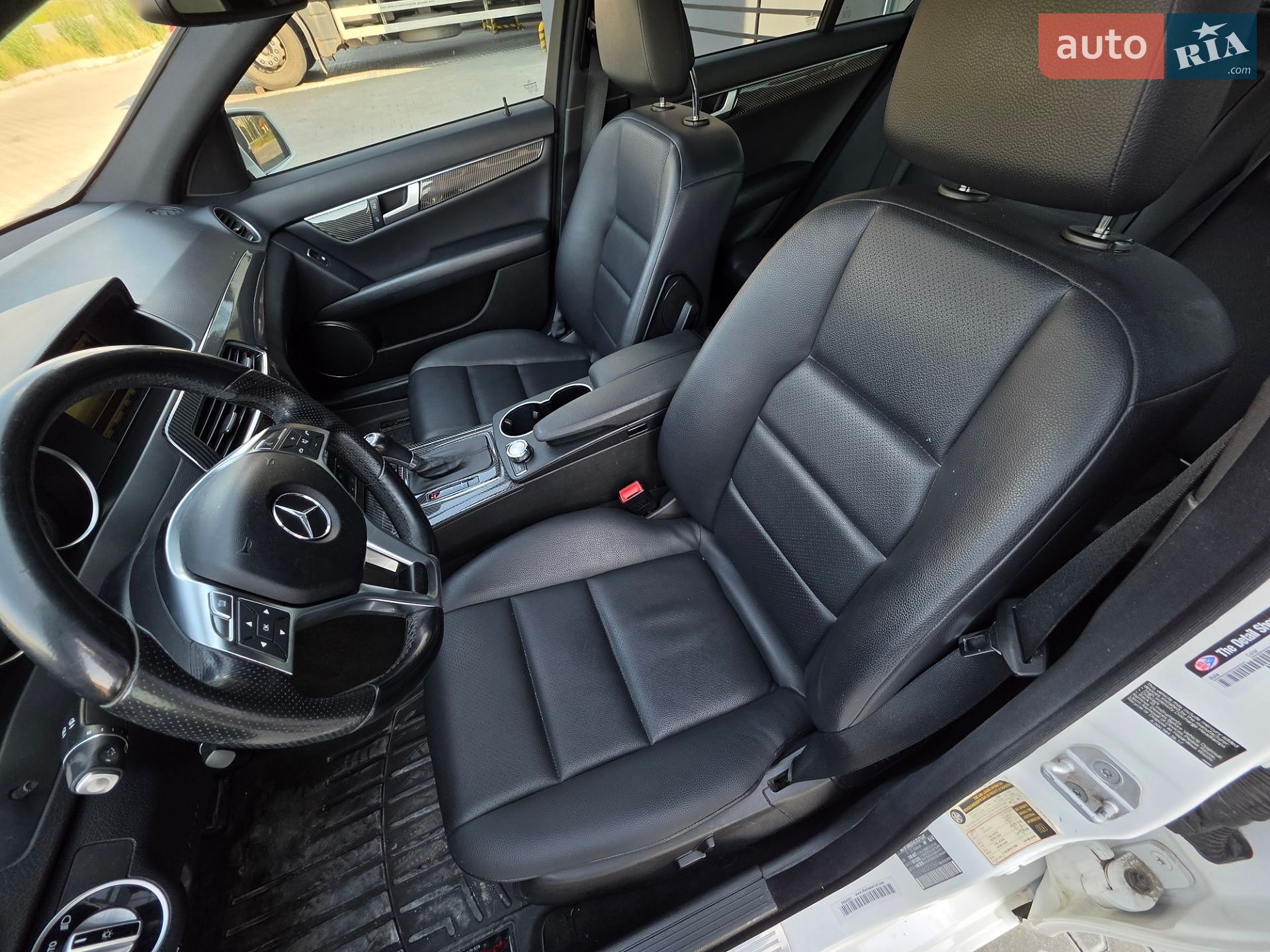 Mercedes-Benz C-Class 2012 VIN WDDGF8AB0DR263849 фото оголошення 25 з 46