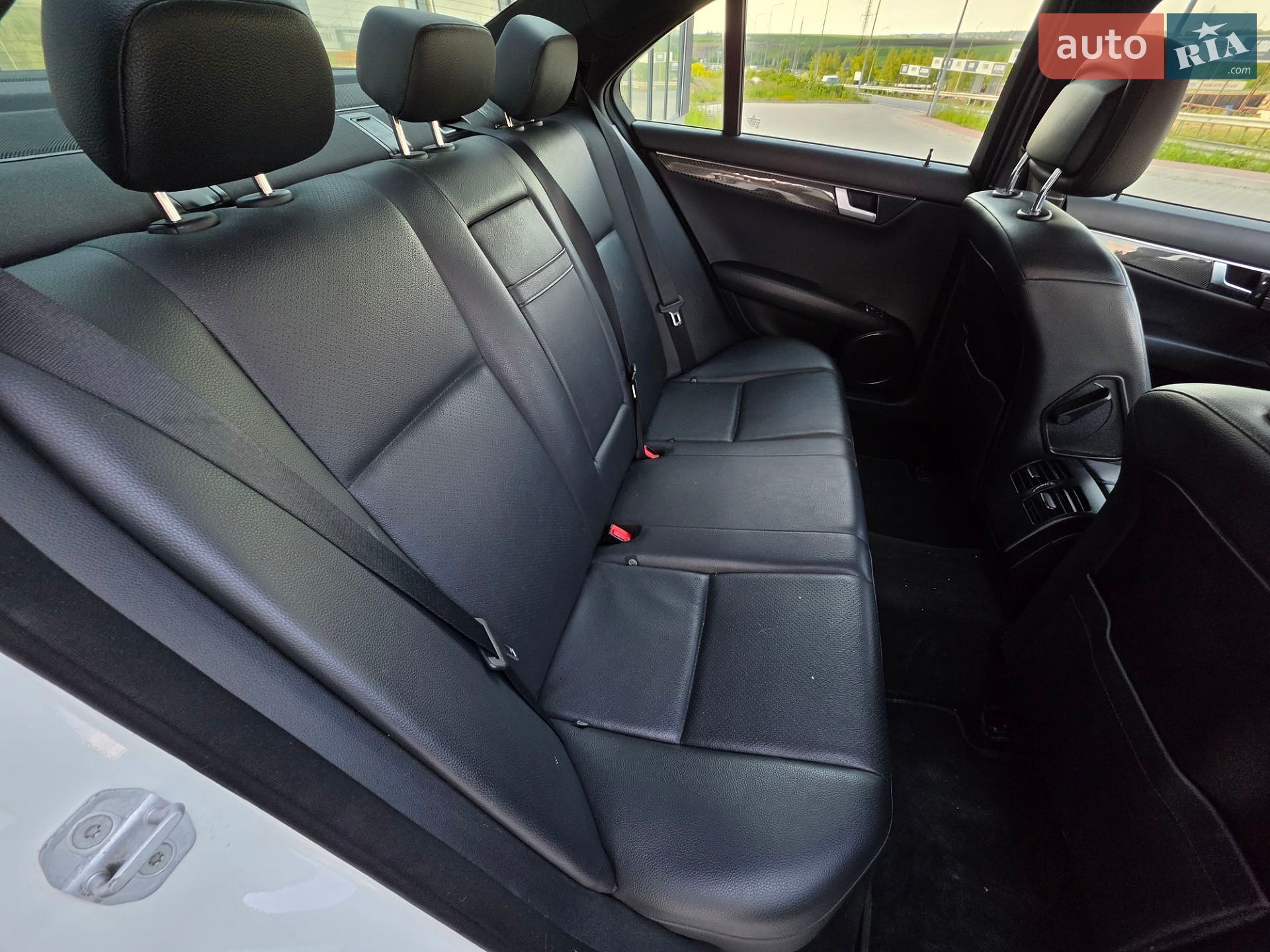 Mercedes-Benz C-Class 2012 VIN WDDGF8AB0DR263849 фото оголошення 29 з 46