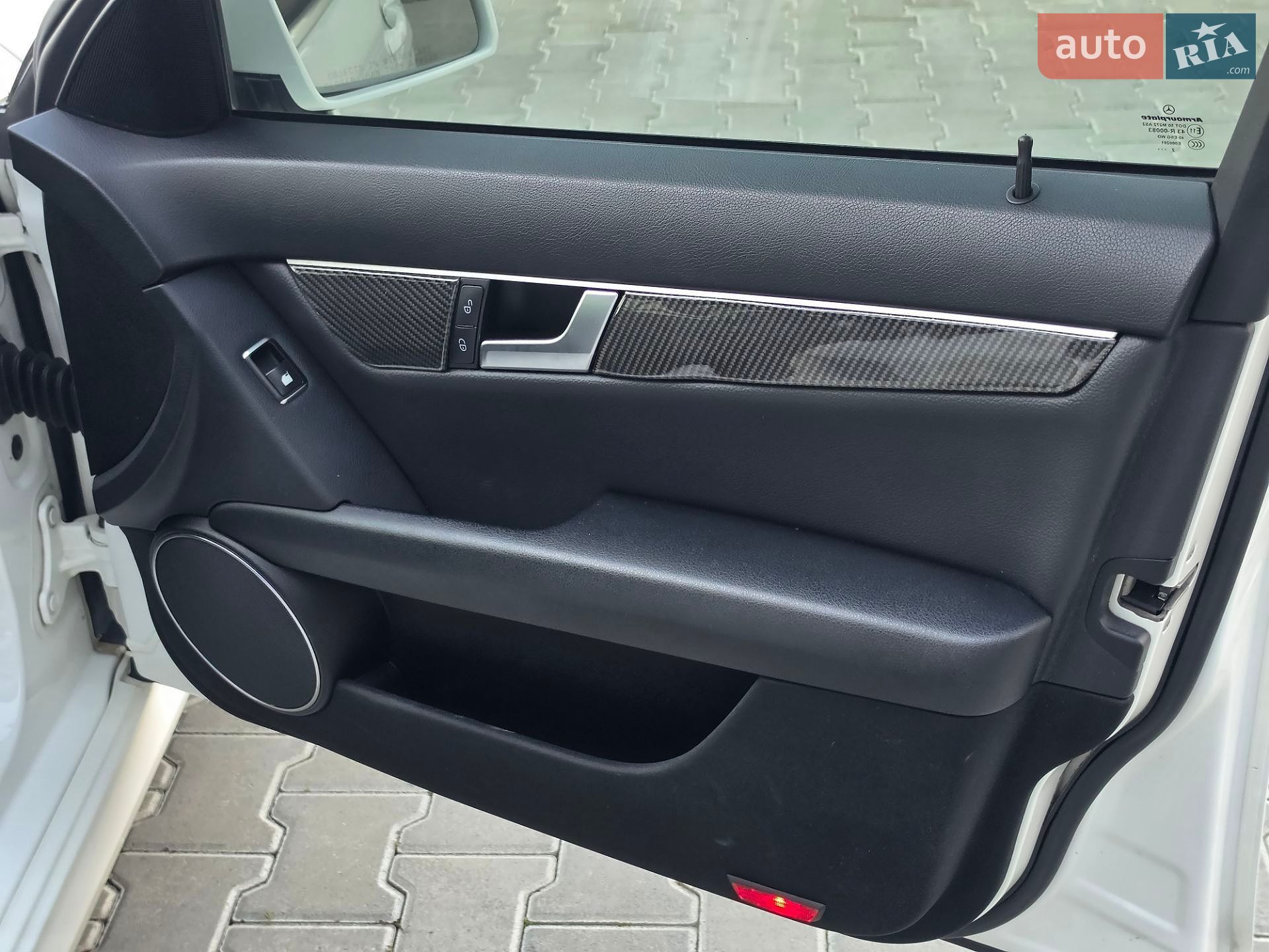 Mercedes-Benz C-Class 2012 VIN WDDGF8AB0DR263849 фото оголошення 31 з 46