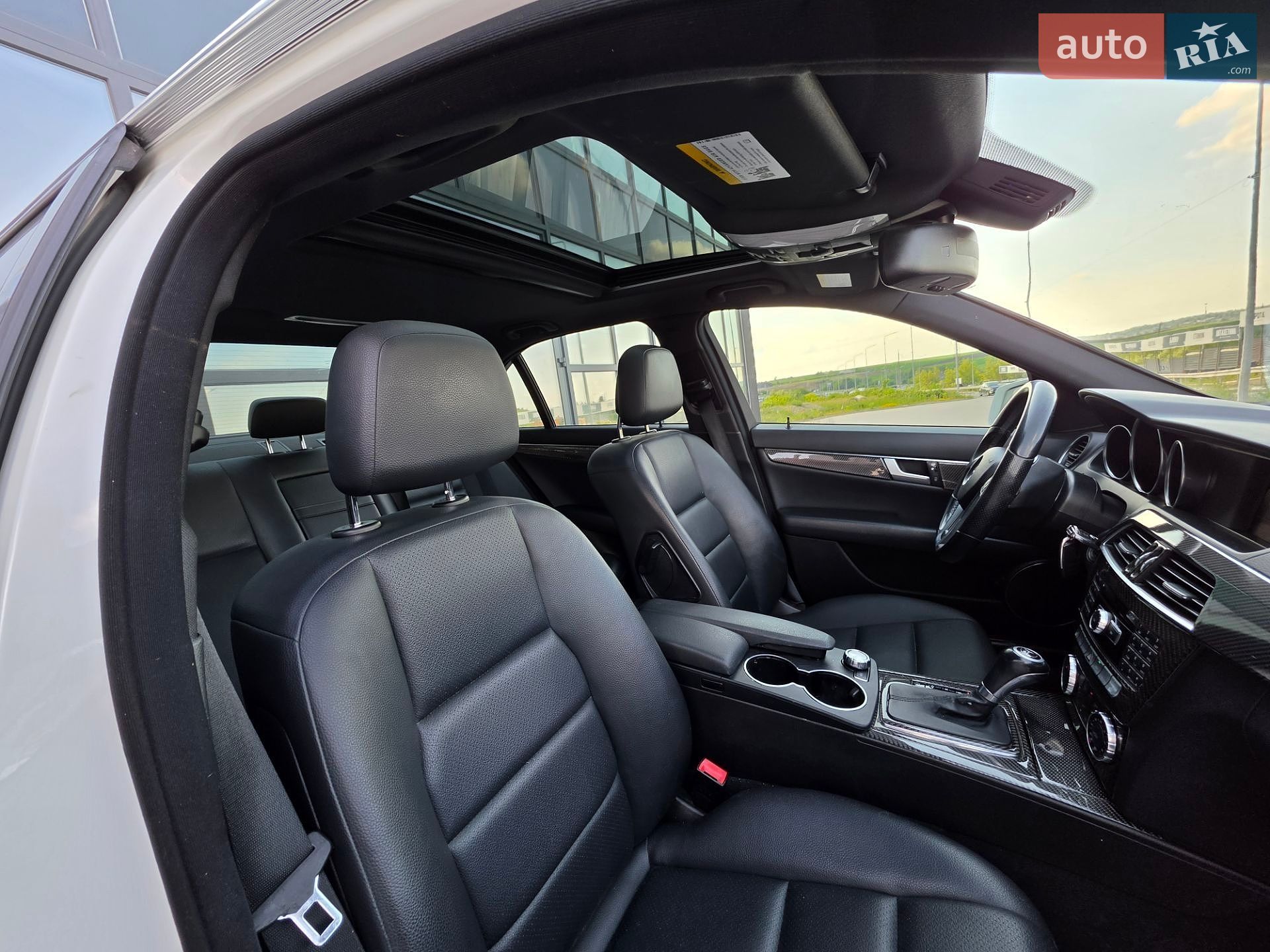 Mercedes-Benz C-Class 2012 VIN WDDGF8AB0DR263849 фото оголошення 35 з 46