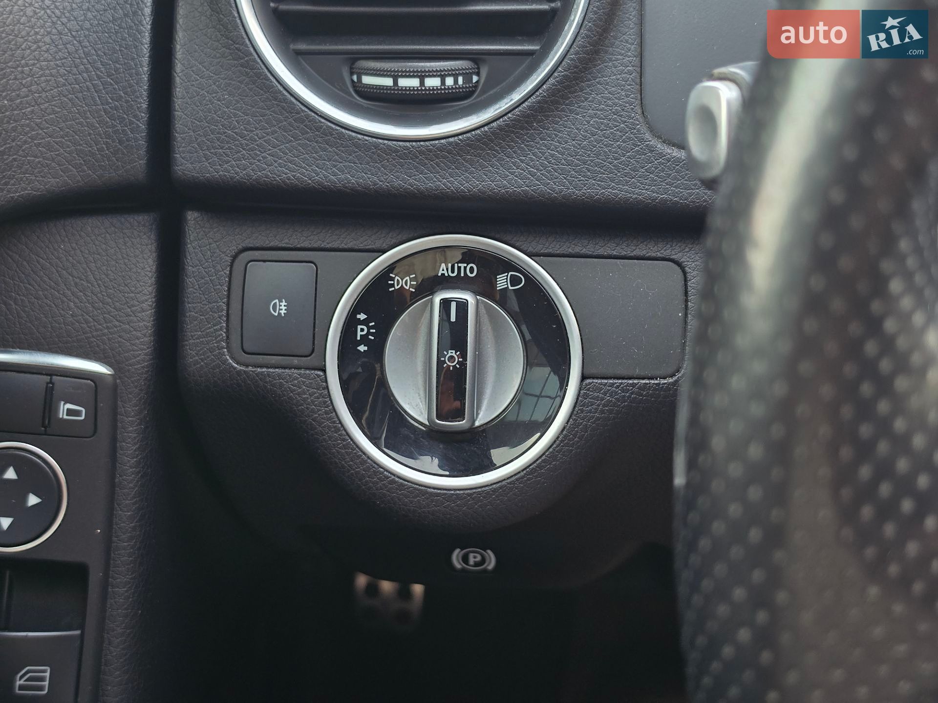Mercedes-Benz C-Class 2012 VIN WDDGF8AB0DR263849 фото оголошення 37 з 46