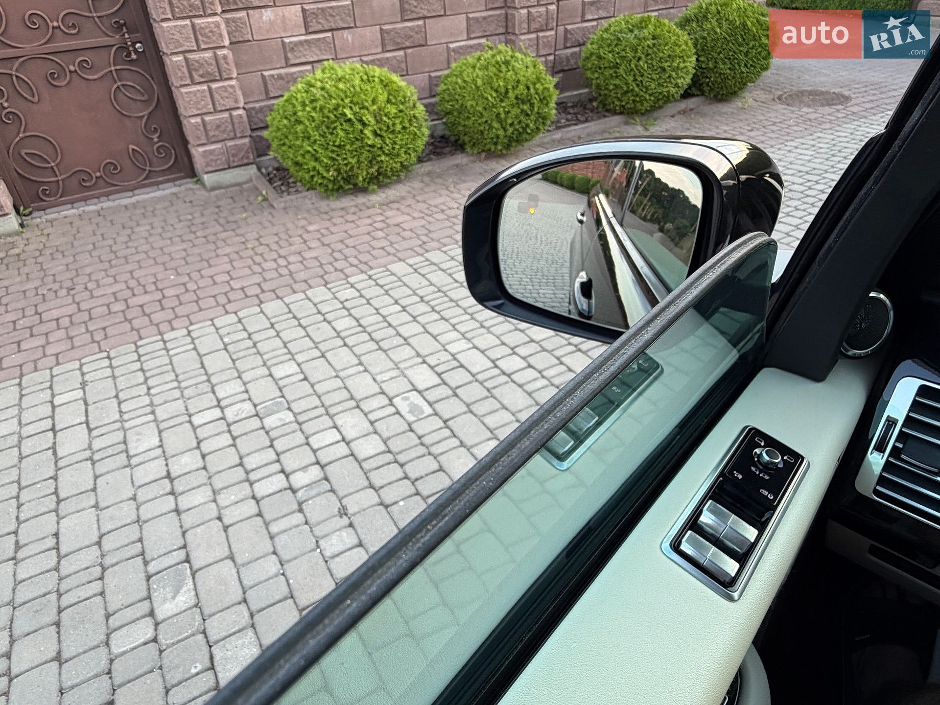 Land Rover Range Rover 2020 VIN SALGA2BK4LA588630 фото оголошення 17 з 106
