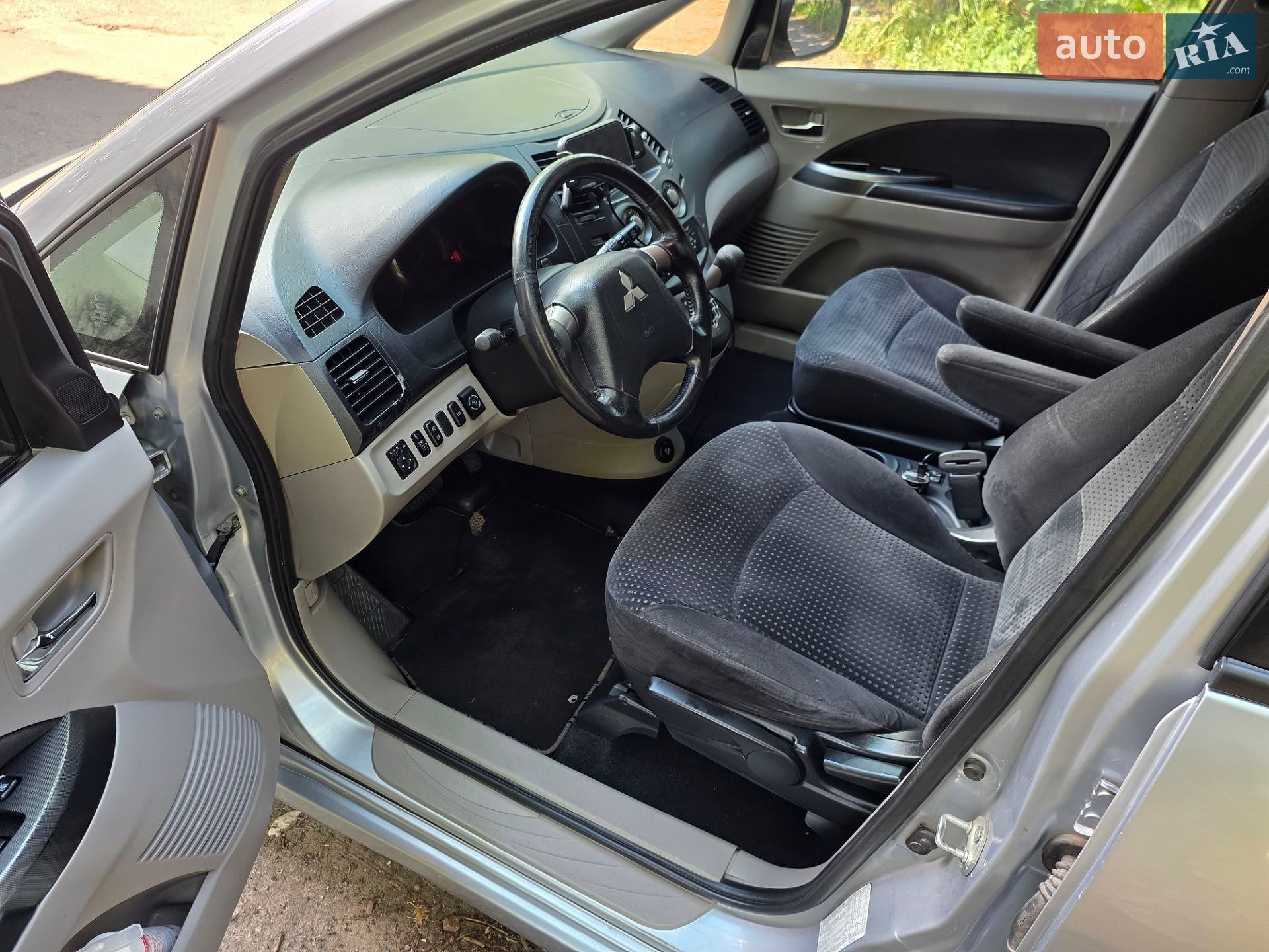 Mitsubishi Grandis 2006 VIN JMBLRNA4W6Z001272 фото оголошення 15 з 52