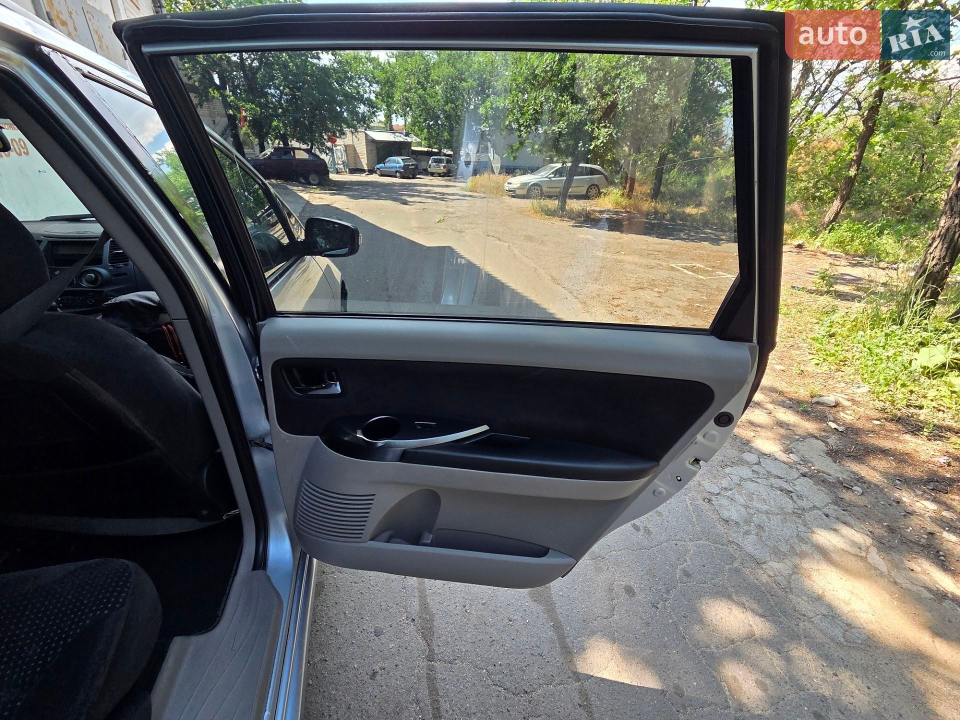 Mitsubishi Grandis 2006 VIN JMBLRNA4W6Z001272 фото оголошення 22 з 52