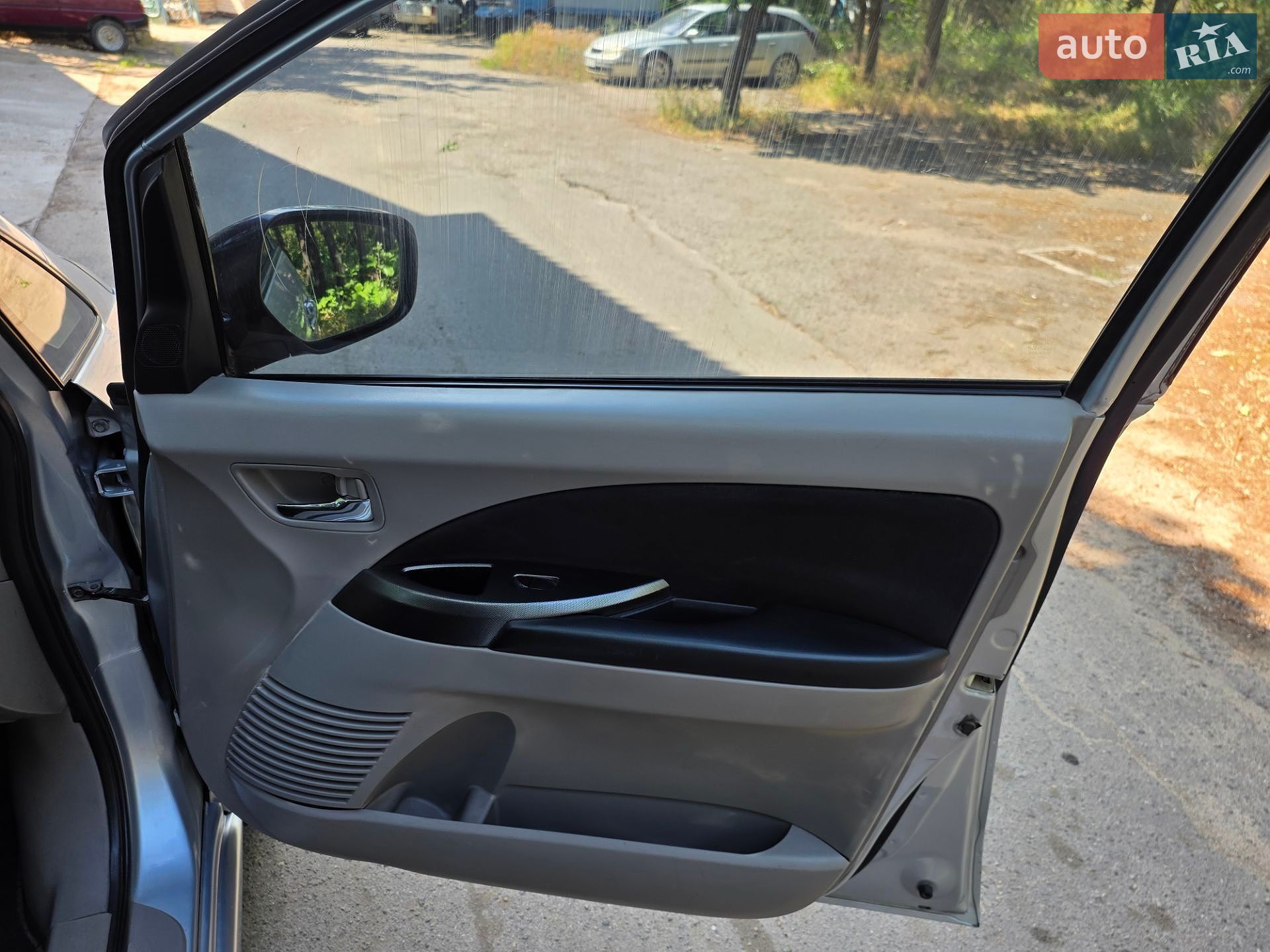 Mitsubishi Grandis 2006 VIN JMBLRNA4W6Z001272 фото оголошення 23 з 52
