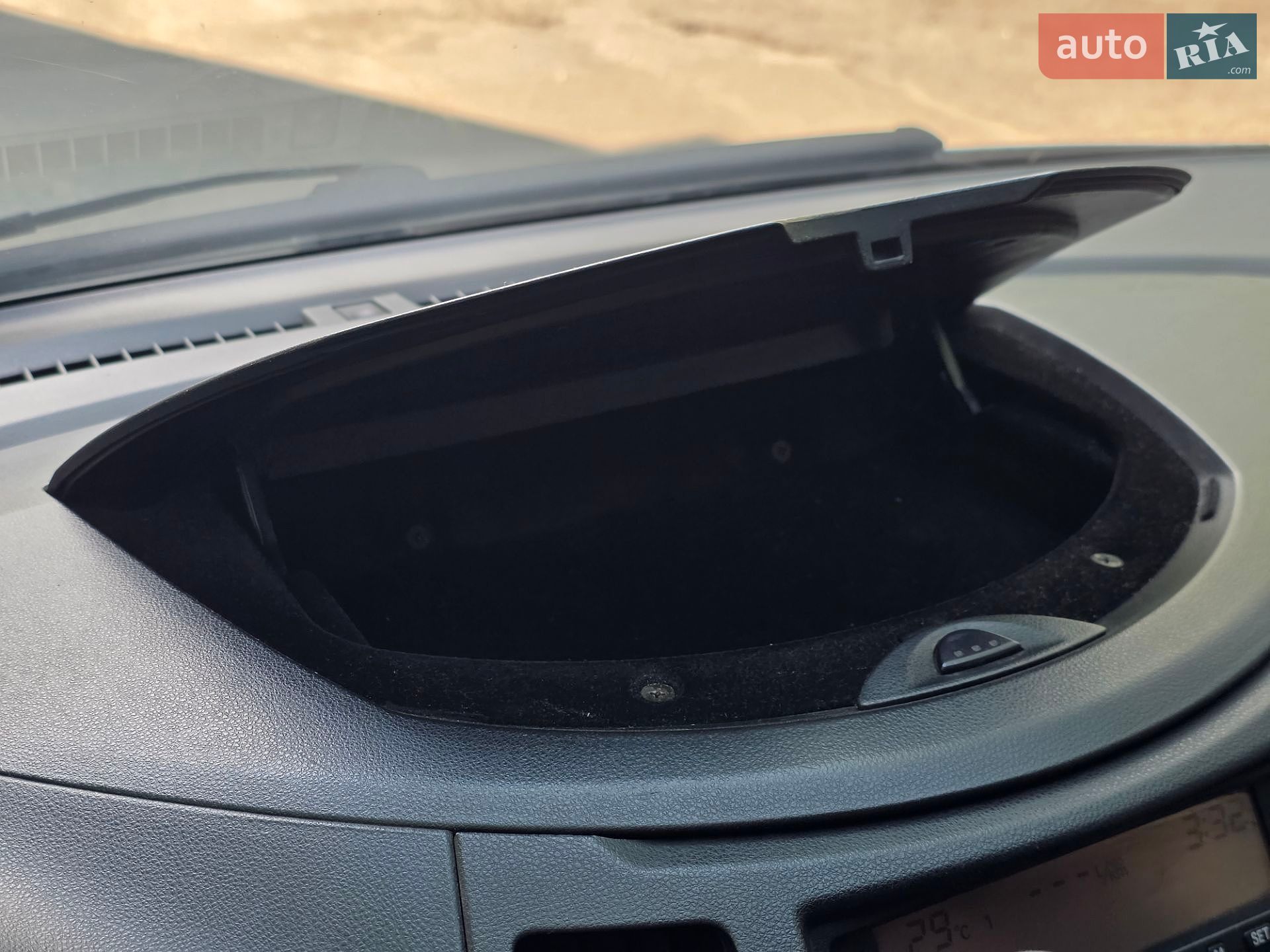 Mitsubishi Grandis 2006 VIN JMBLRNA4W6Z001272 фото оголошення 41 з 52
