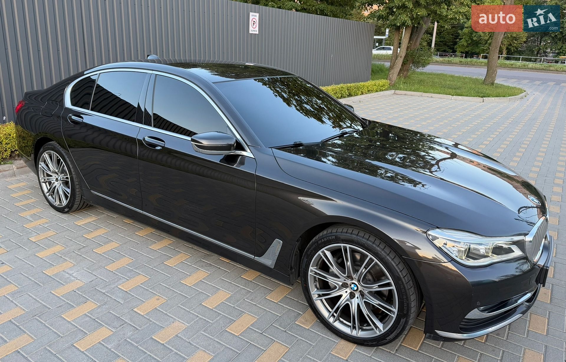 BMW 7 Series 2016 VIN WBA7C410X0G640121 фото оголошення 4 з 30