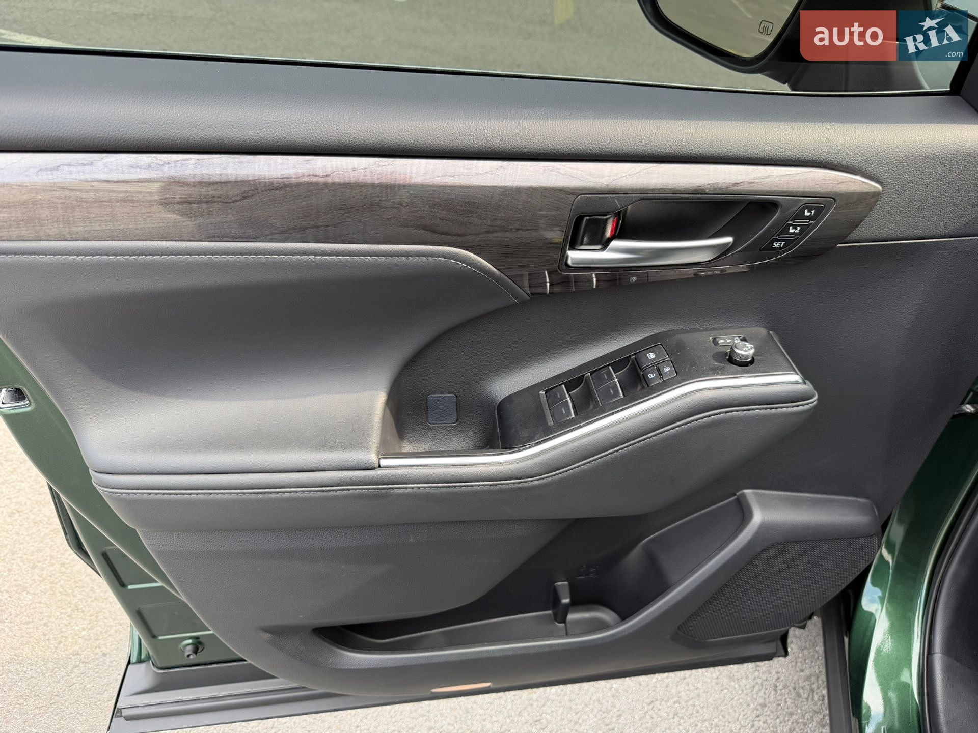 Toyota Highlander 2025 VIN 5TDEBRCHXSS669947 фото оголошення 4 з 46