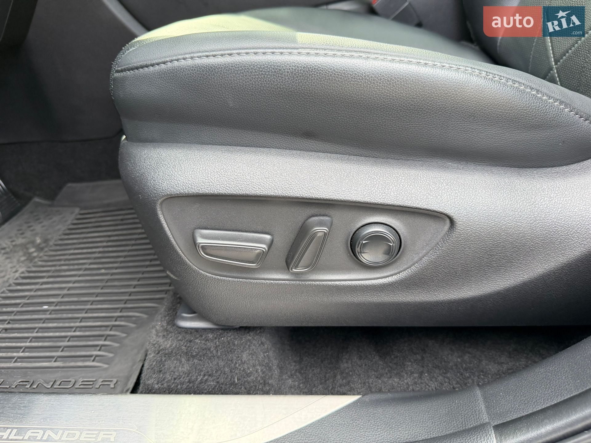 Toyota Highlander 2025 VIN 5TDEBRCHXSS669947 фото оголошення 6 з 46