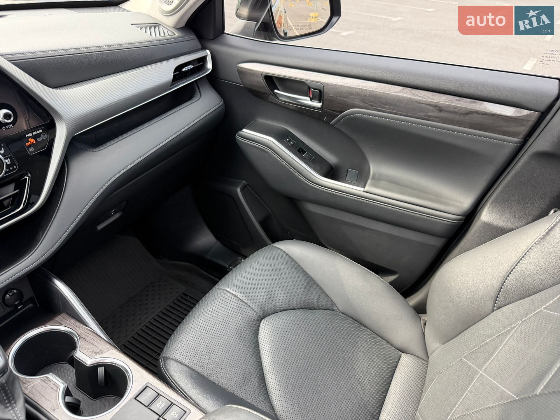Toyota Highlander 2025 VIN 5TDEBRCHXSS669947 фото оголошення 12 з 46