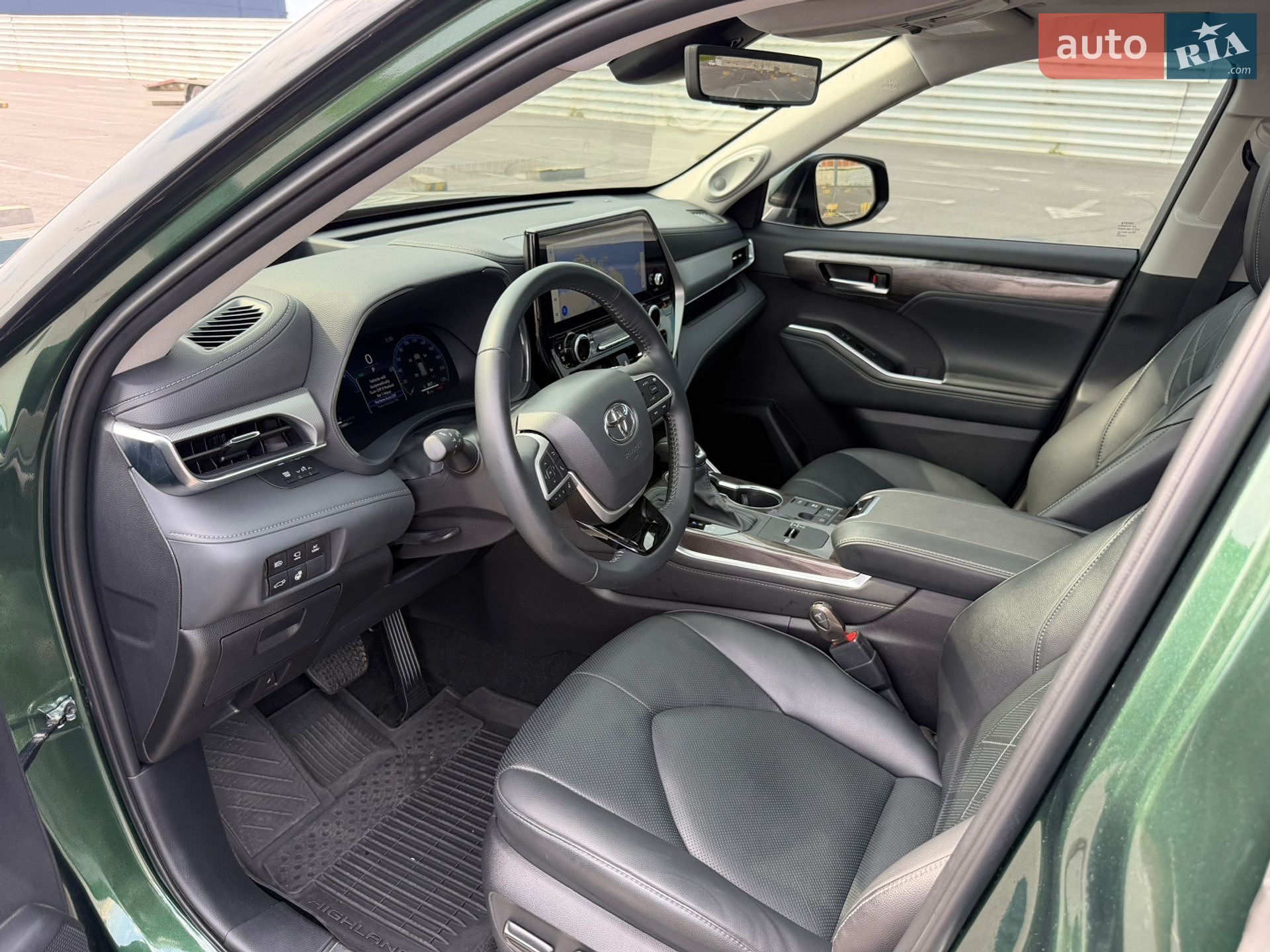 Toyota Highlander 2025 VIN 5TDEBRCHXSS669947 фото оголошення 16 з 46