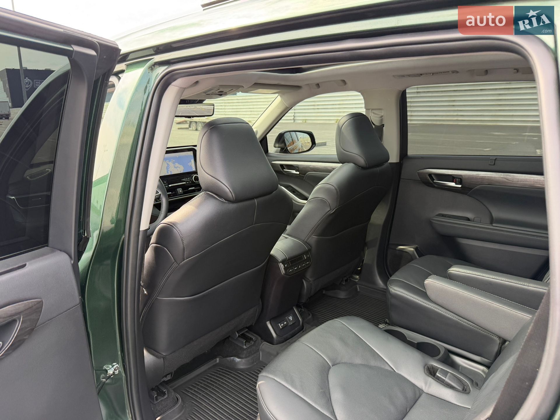 Toyota Highlander 2025 VIN 5TDEBRCHXSS669947 фото оголошення 17 з 46