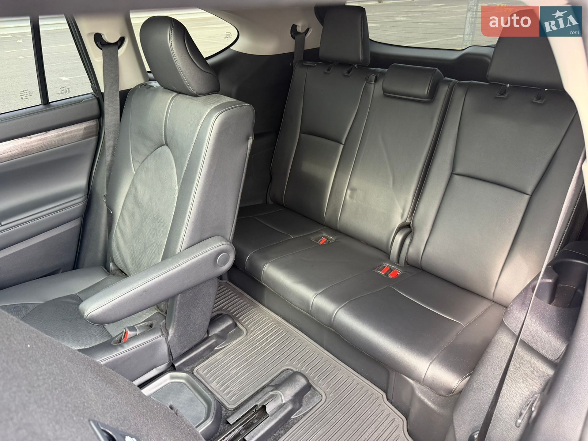 Toyota Highlander 2025 VIN 5TDEBRCHXSS669947 фото оголошення 18 з 46