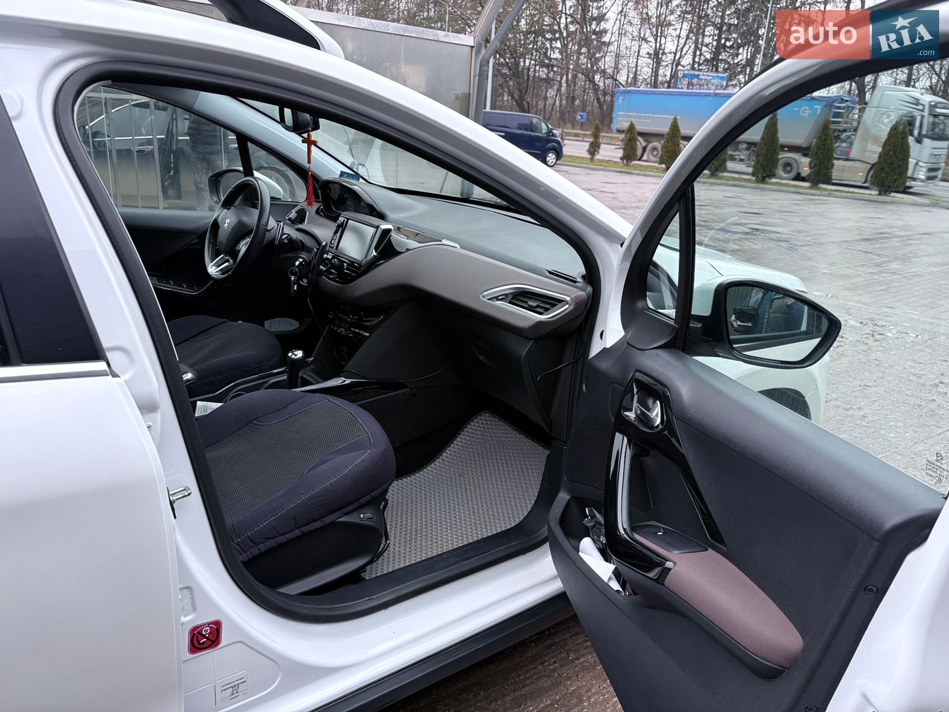 Peugeot 2008 2016 VIN VF3CUHMZ0GY047535 фото оголошення 8 з 20